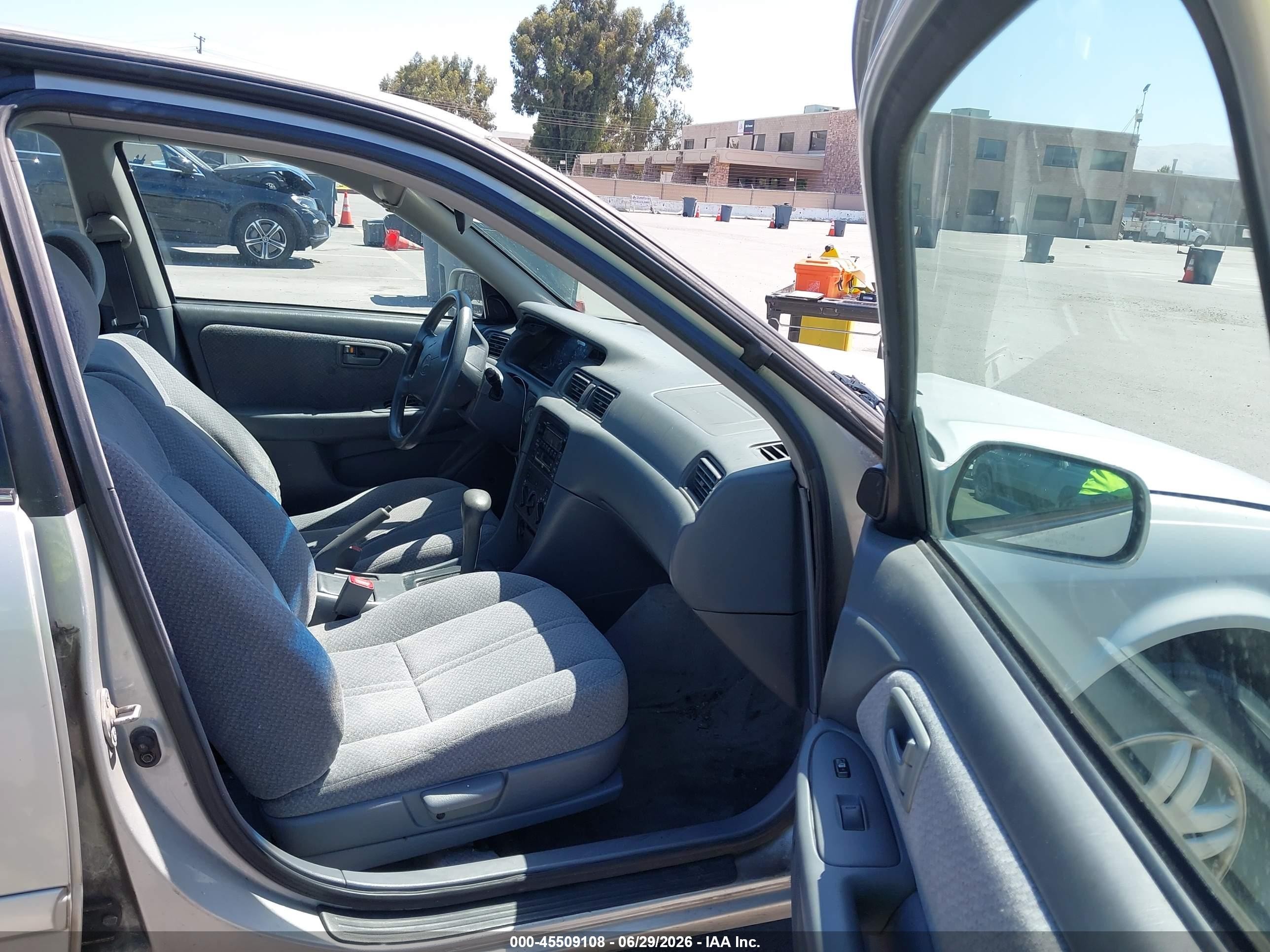 2001 Toyota Camry Le V6 Silver vin: 4T1BF22K41U127616