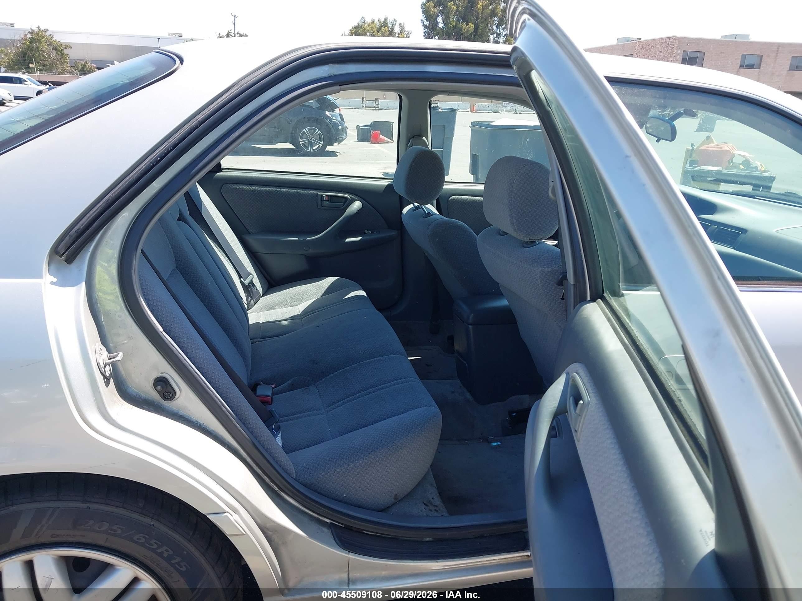 2001 Toyota Camry Le V6 Silver vin: 4T1BF22K41U127616