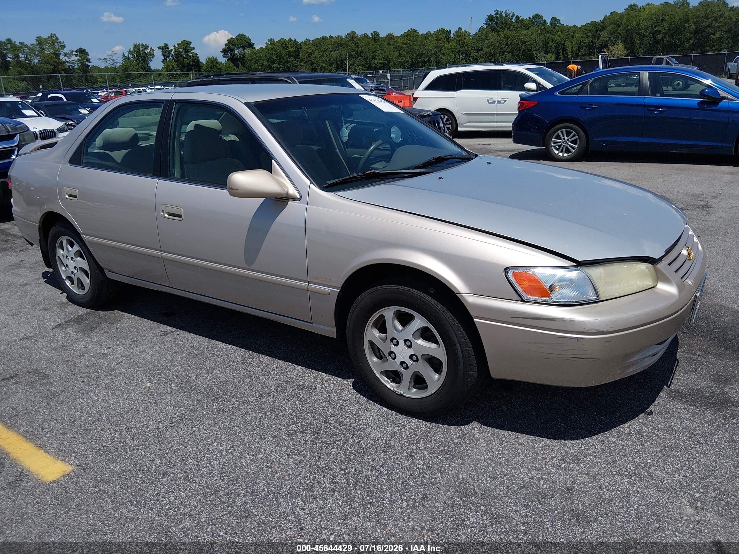 1999 Toyota Camry Le V6 Beige vin: 4T1BF22K4XU079219