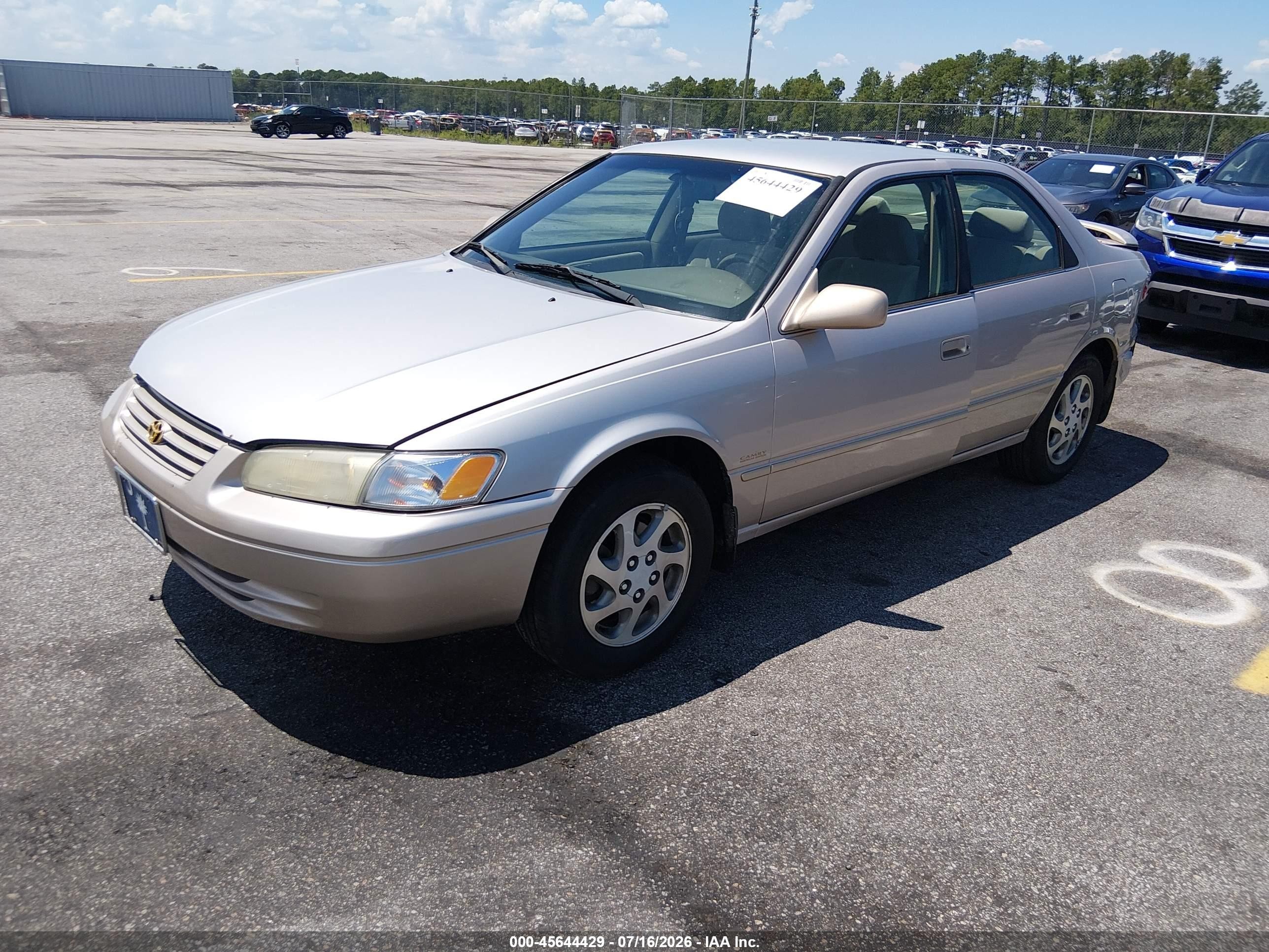 1999 Toyota Camry Le V6 Beige vin: 4T1BF22K4XU079219