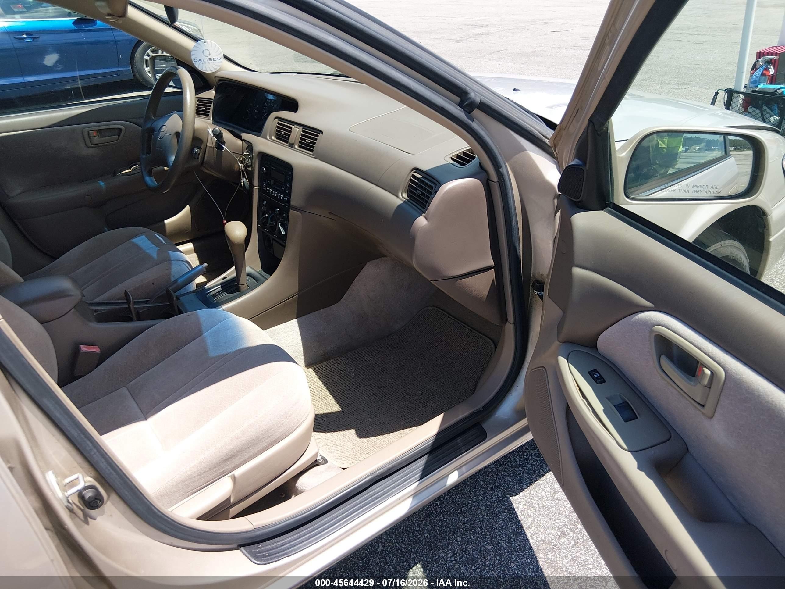 1999 Toyota Camry Le V6 Beige vin: 4T1BF22K4XU079219