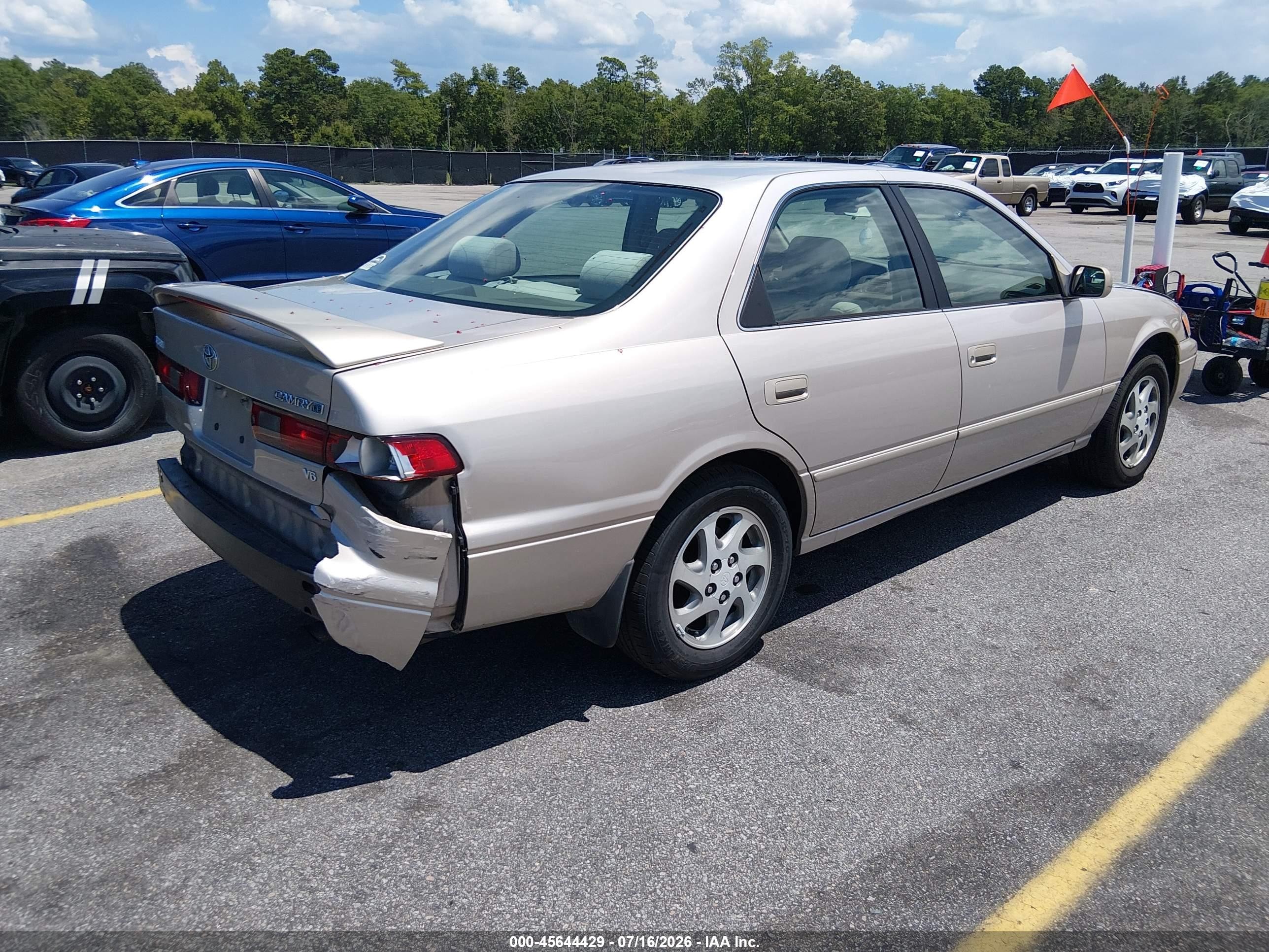 1999 Toyota Camry Le V6 Beige vin: 4T1BF22K4XU079219