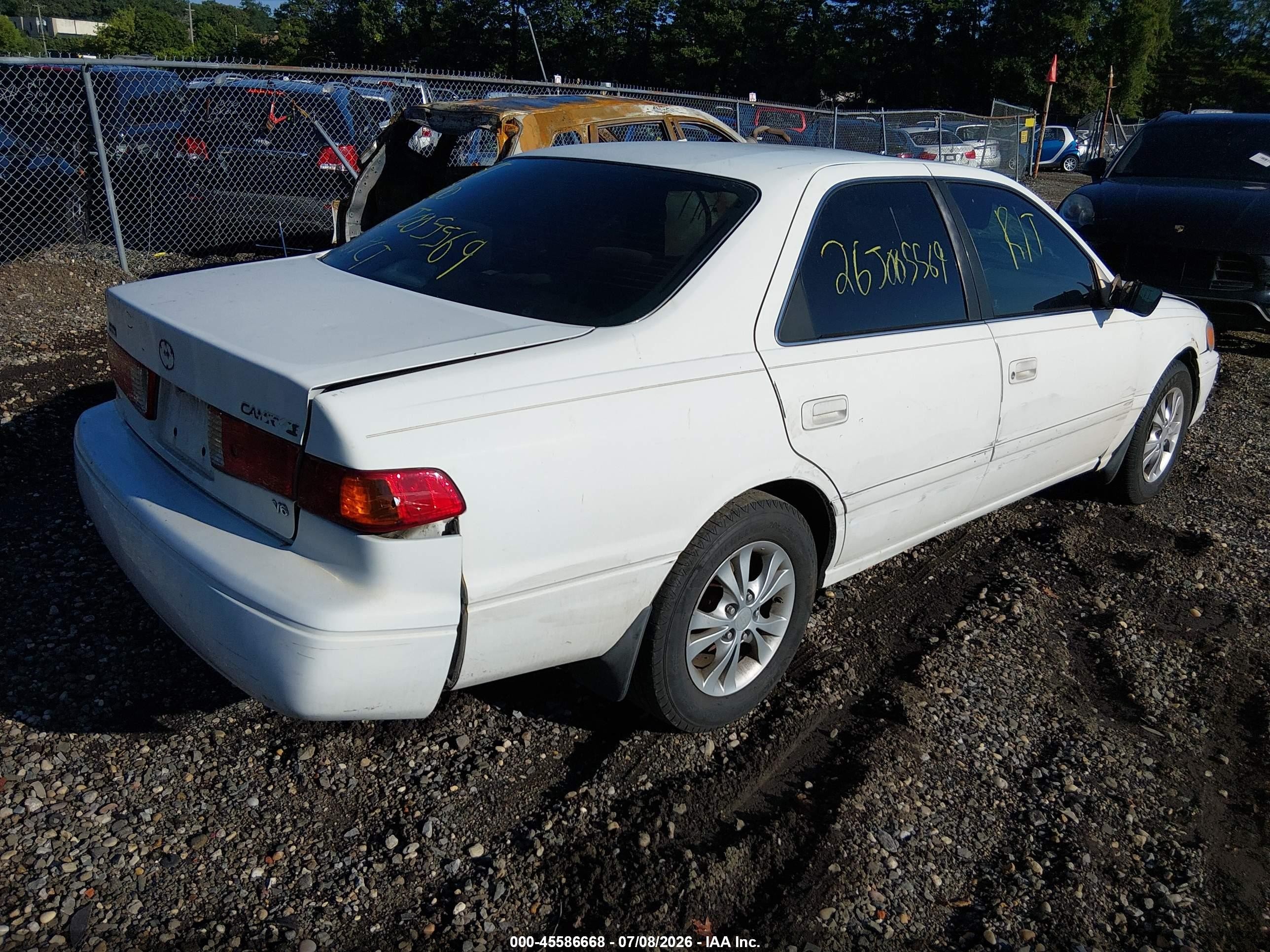 2000 Toyota Camry Le V6 White vin: 4T1BF22K5YU939145
