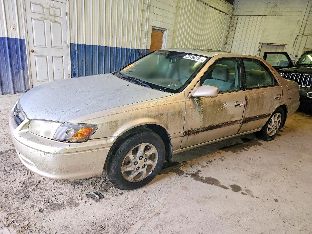 2000 Toyota Camry Le V6 Gold vin: 4T1BF22K5YU950159