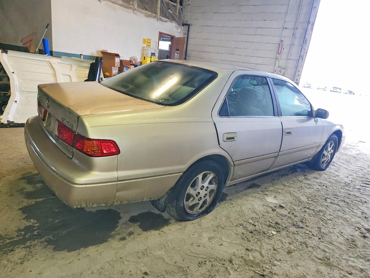 2000 Toyota Camry Le V6 Gold vin: 4T1BF22K5YU950159