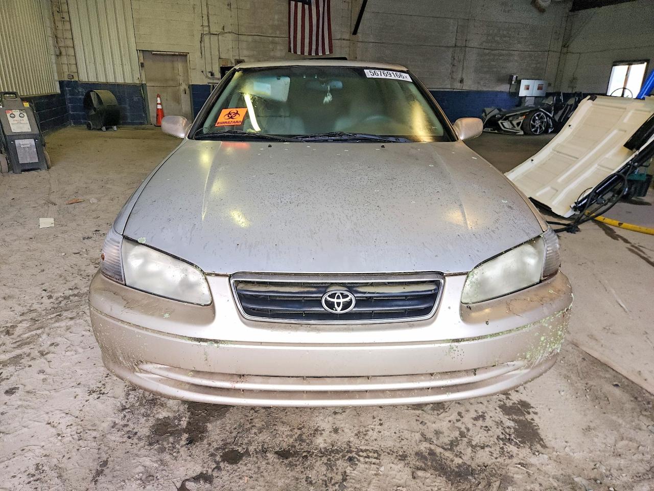 2000 Toyota Camry Le V6 Gold vin: 4T1BF22K5YU950159