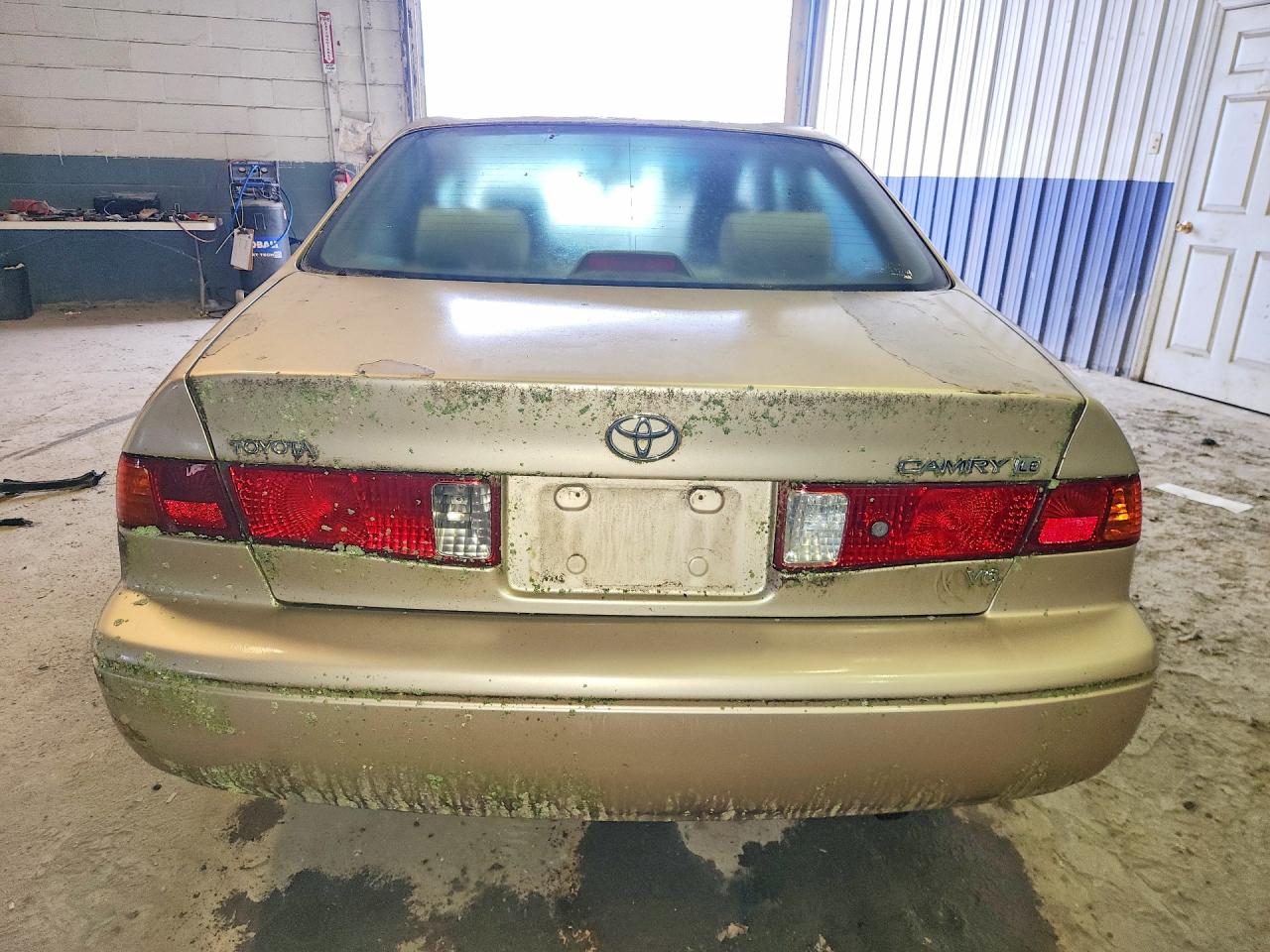 2000 Toyota Camry Le V6 Gold vin: 4T1BF22K5YU950159