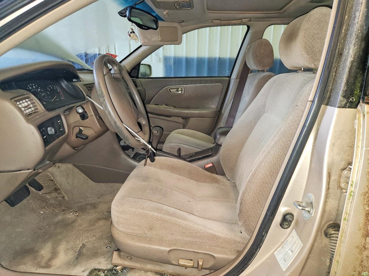 2000 Toyota Camry Le V6 Gold vin: 4T1BF22K5YU950159
