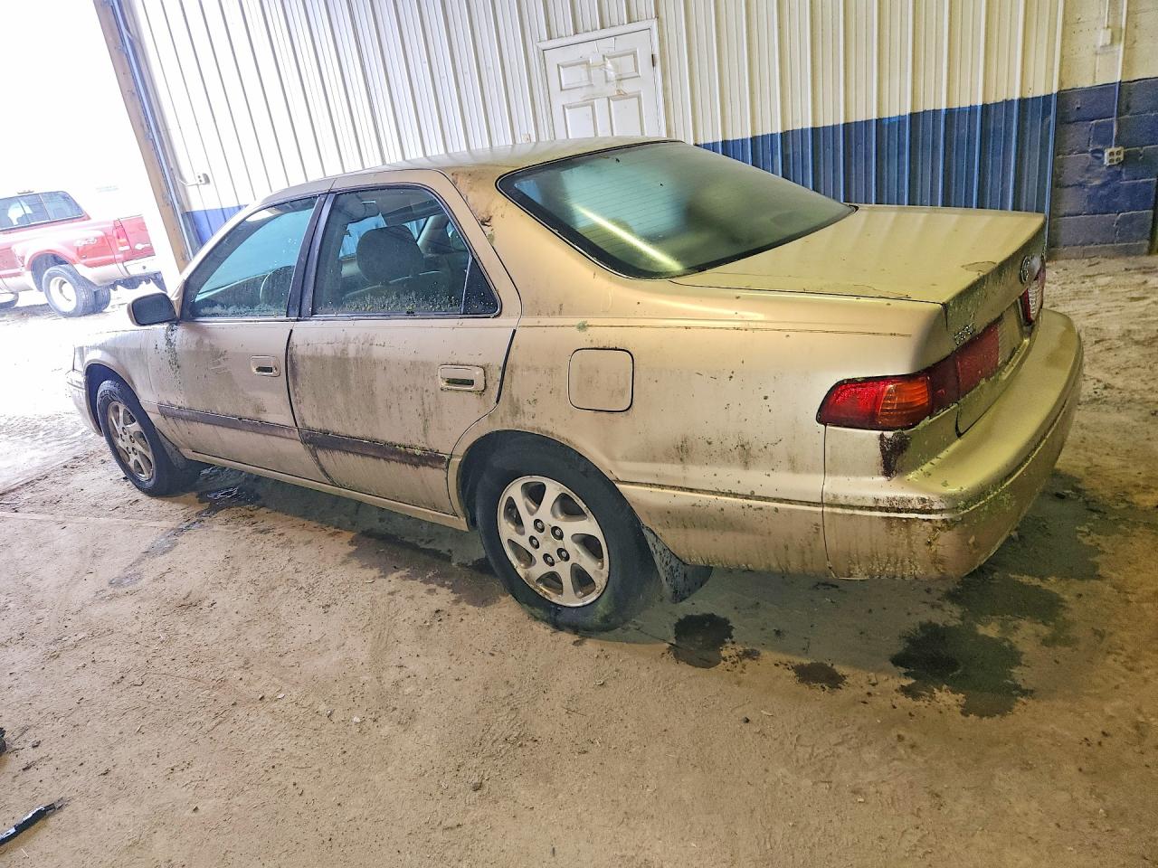 2000 Toyota Camry Le V6 Gold vin: 4T1BF22K5YU950159