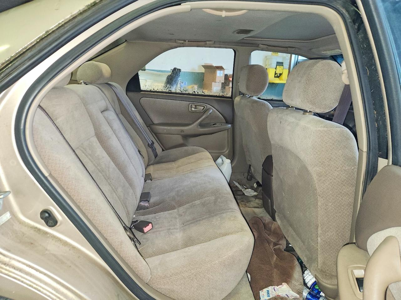 2000 Toyota Camry Le V6 Gold vin: 4T1BF22K5YU950159