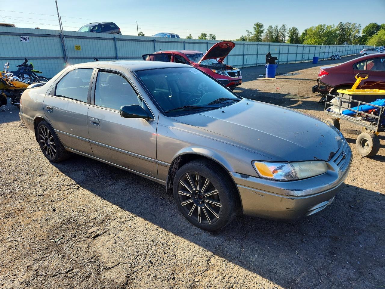1998 Toyota Camry Le V6 Beige vin: 4T1BF22K6WU060654