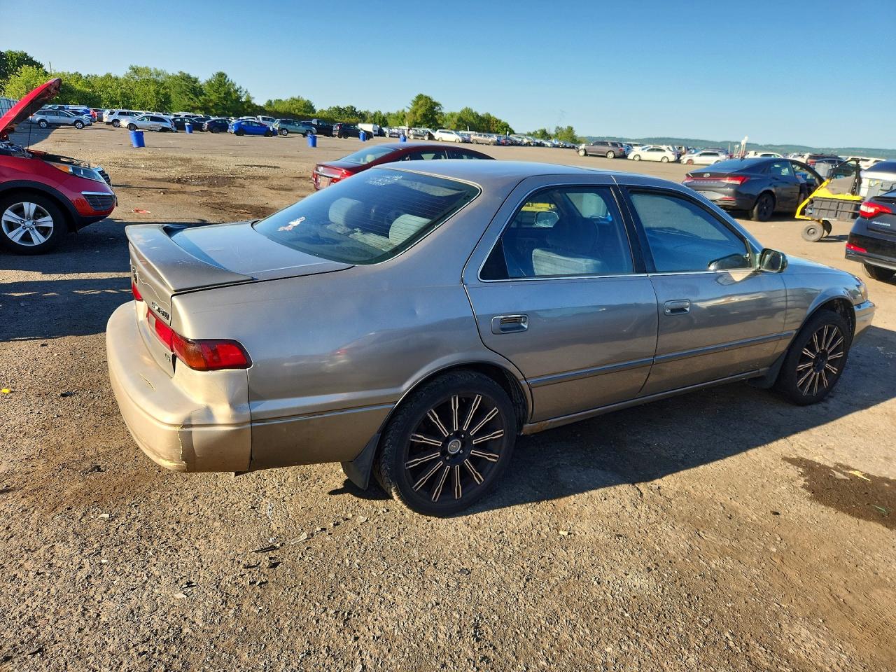 1998 Toyota Camry Le V6 Beige vin: 4T1BF22K6WU060654