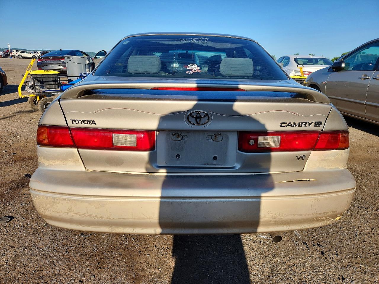 1998 Toyota Camry Le V6 Beige vin: 4T1BF22K6WU060654