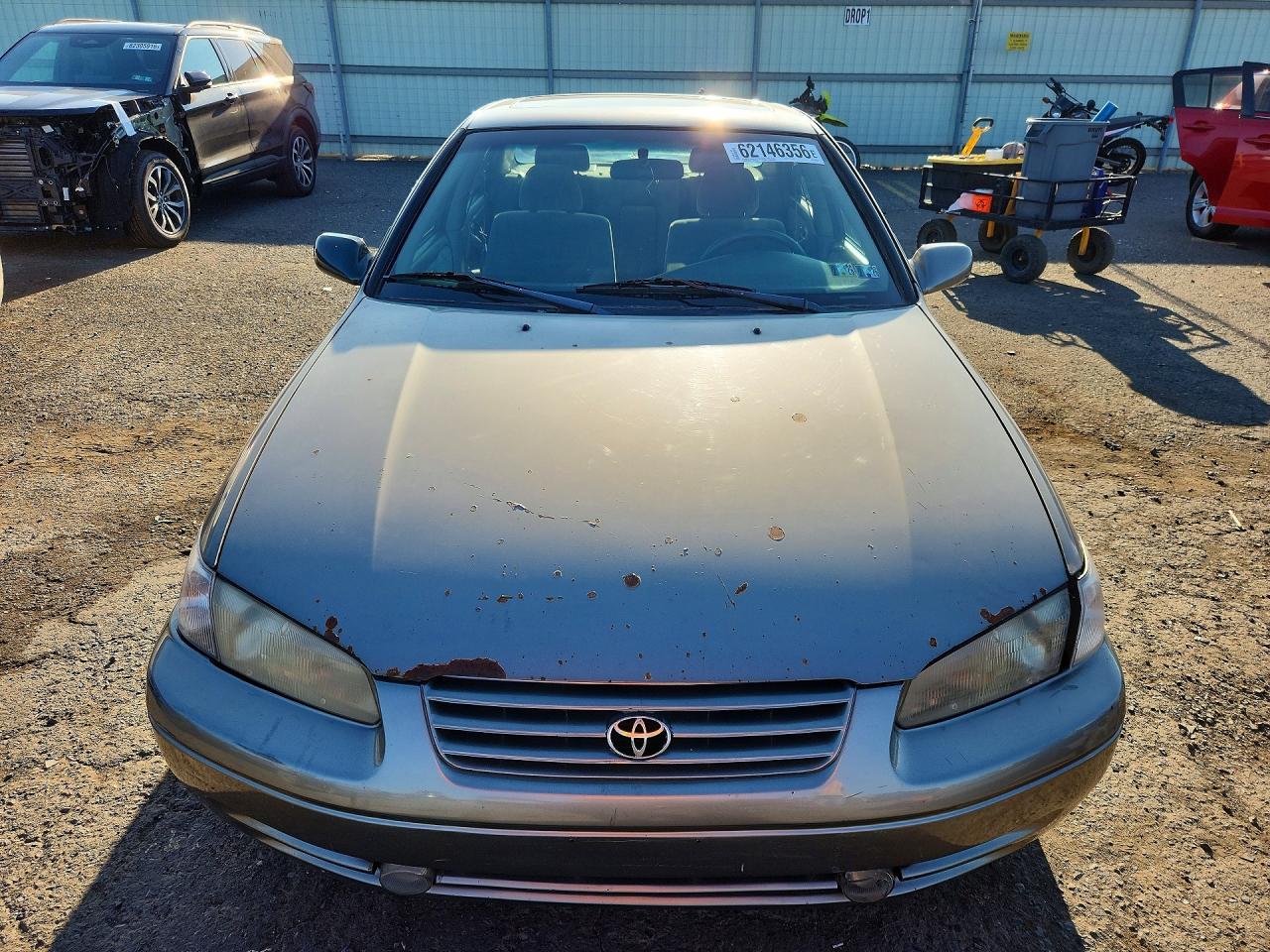 1998 Toyota Camry Le V6 Beige vin: 4T1BF22K6WU060654