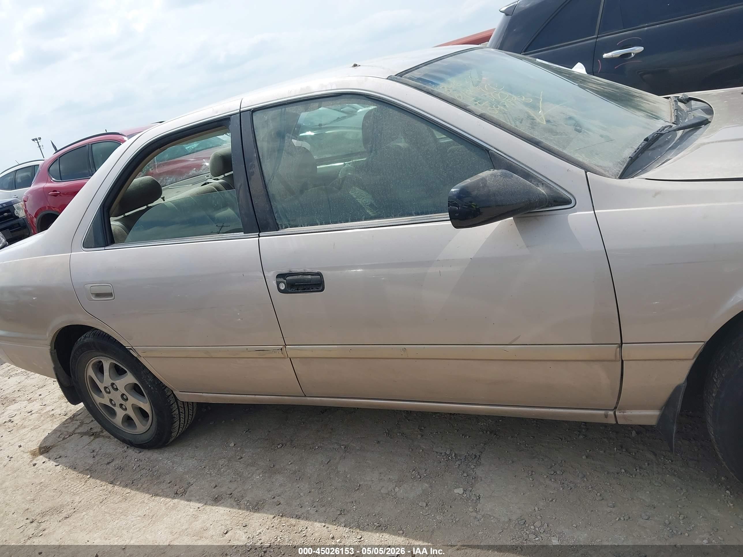 2000 Toyota Camry Le V6 Gold vin: 4T1BF22K7YU097893
