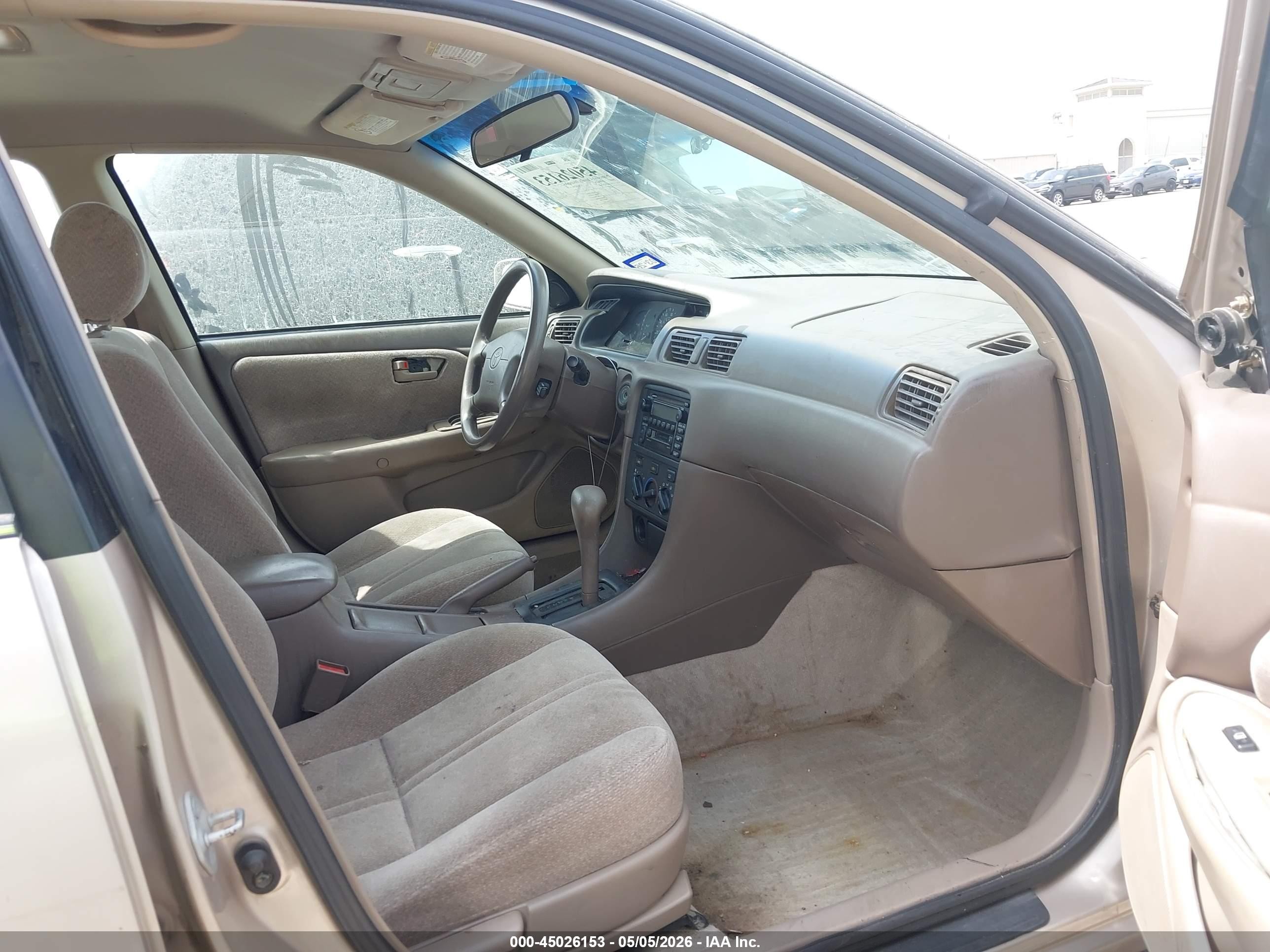 2000 Toyota Camry Le V6 Gold vin: 4T1BF22K7YU097893