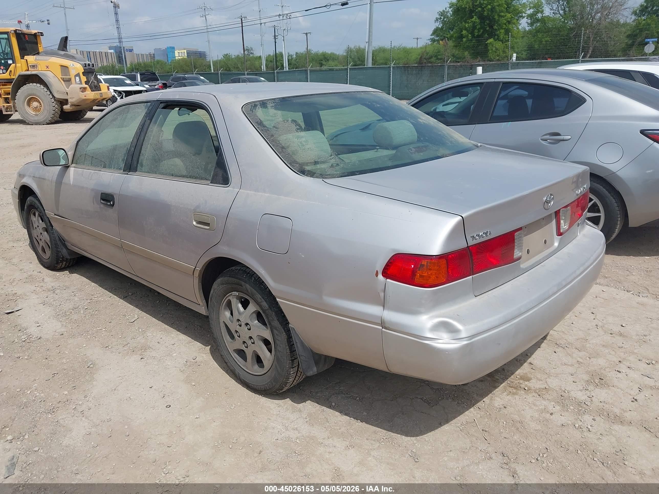2000 Toyota Camry Le V6 Gold vin: 4T1BF22K7YU097893