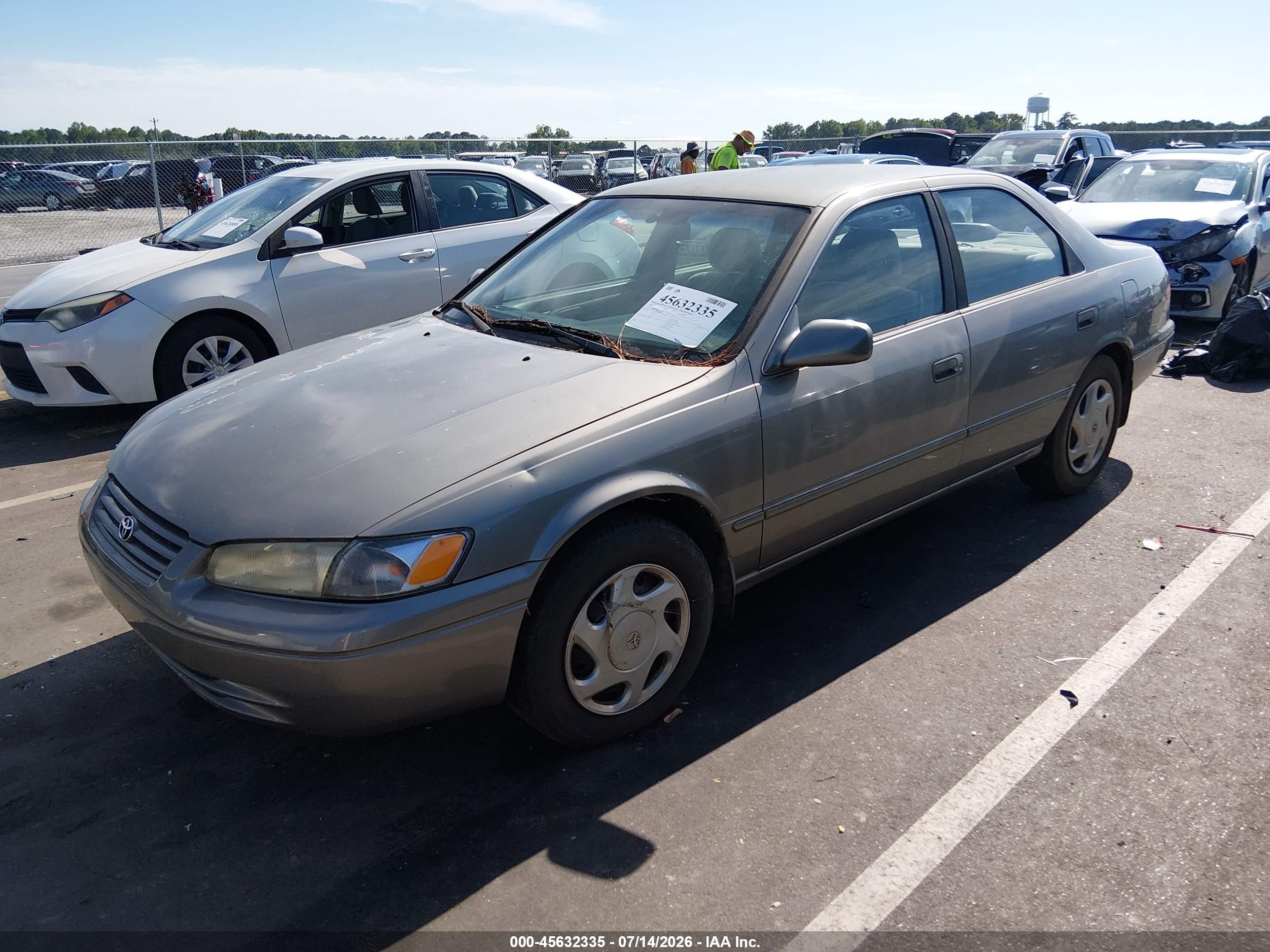 1997 Toyota Camry Le V6 Beige vin: 4T1BF22K8VU011051
