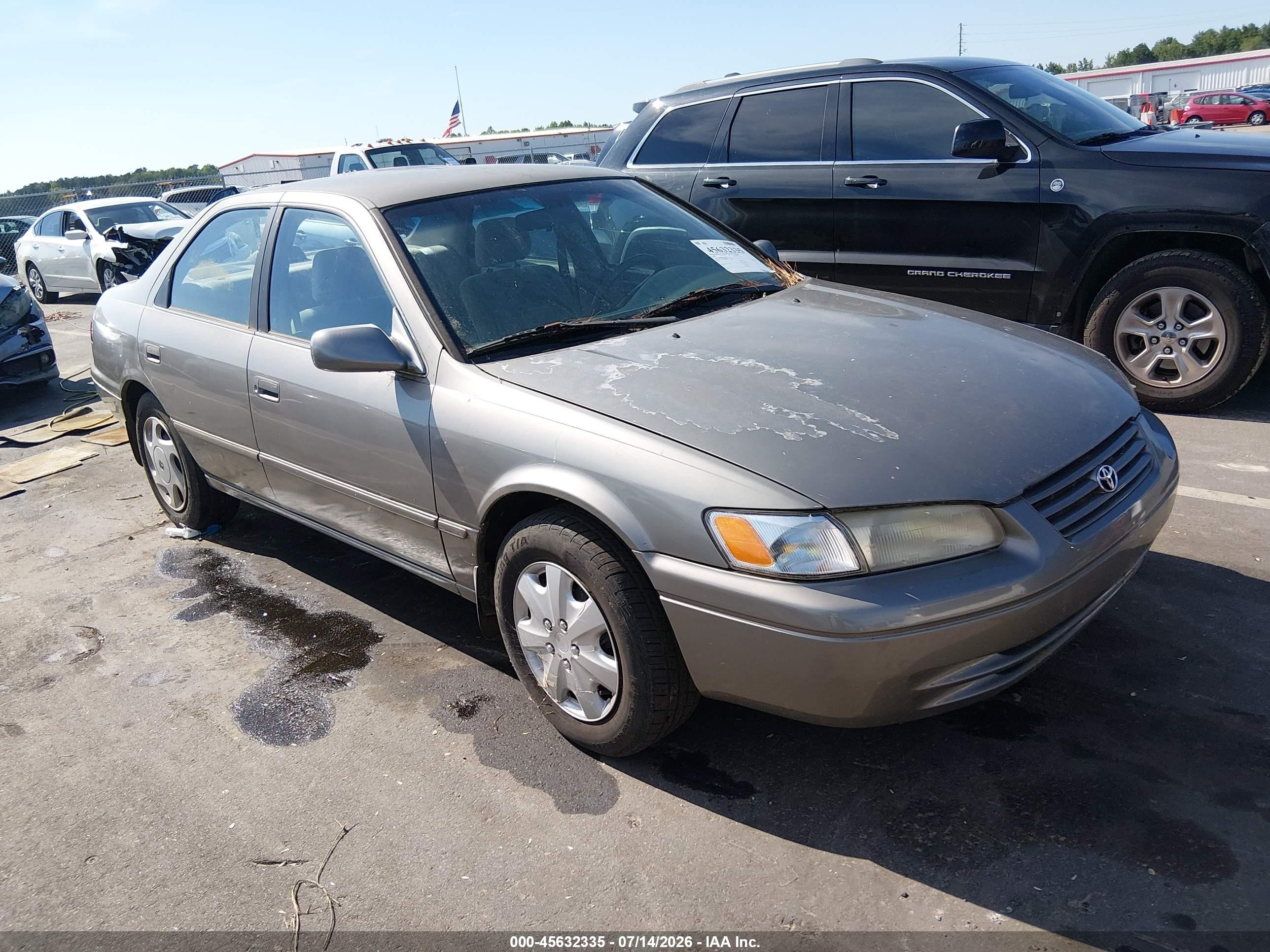 4T1BF22K8VU011051