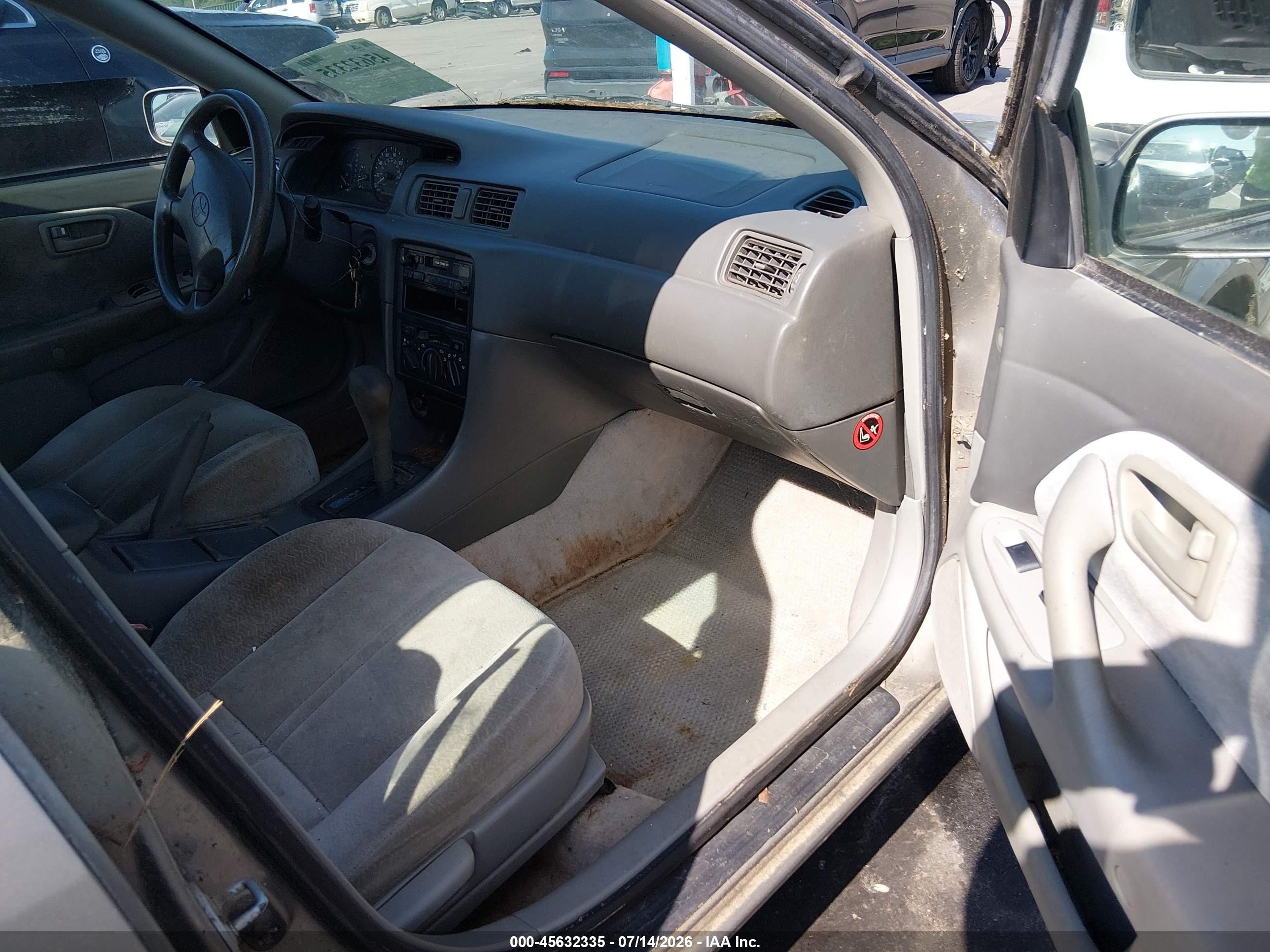 1997 Toyota Camry Le V6 Beige vin: 4T1BF22K8VU011051