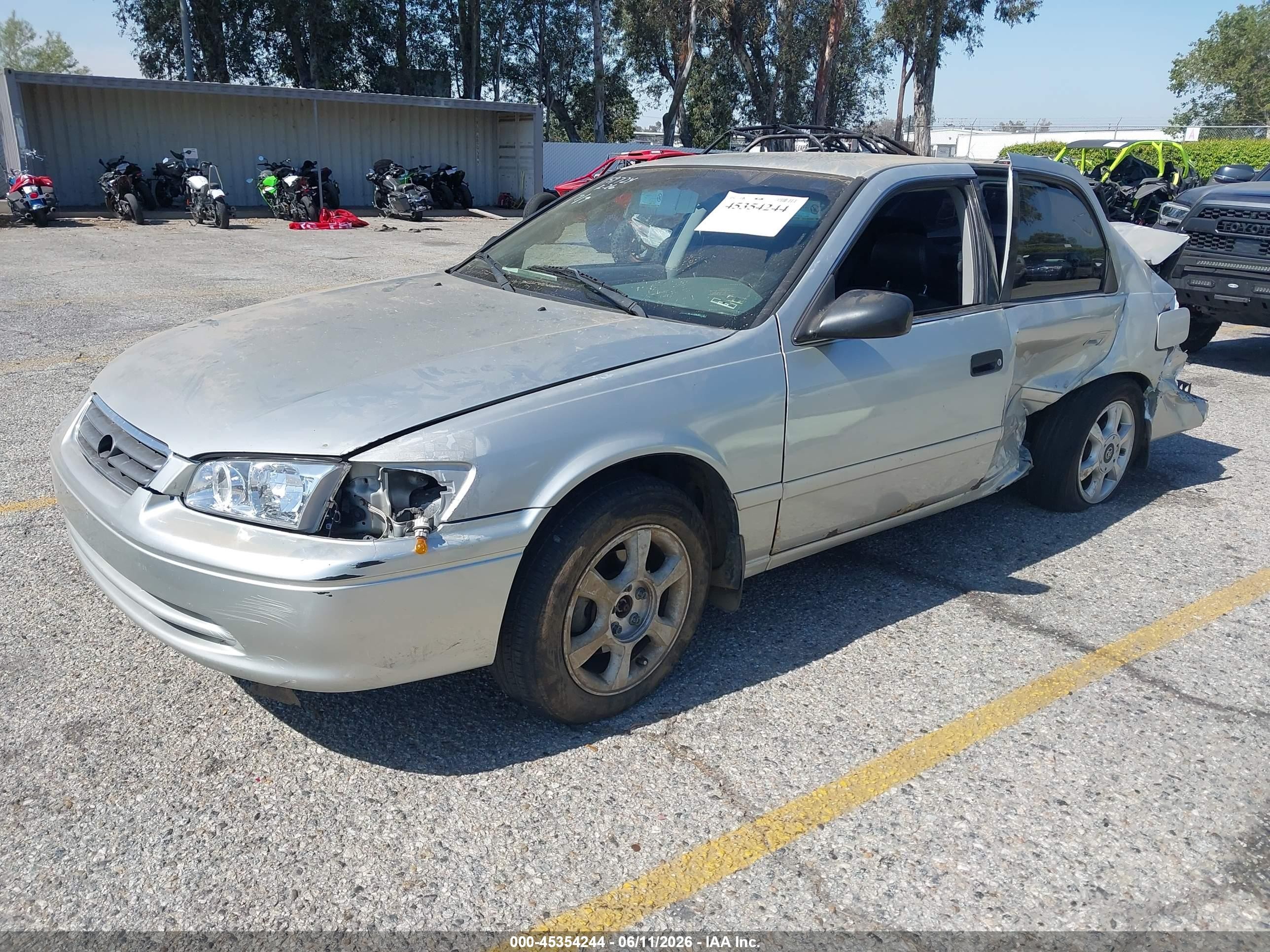 2000 Toyota Camry Le V6 Silver vin: 4T1BF22K8YU093268