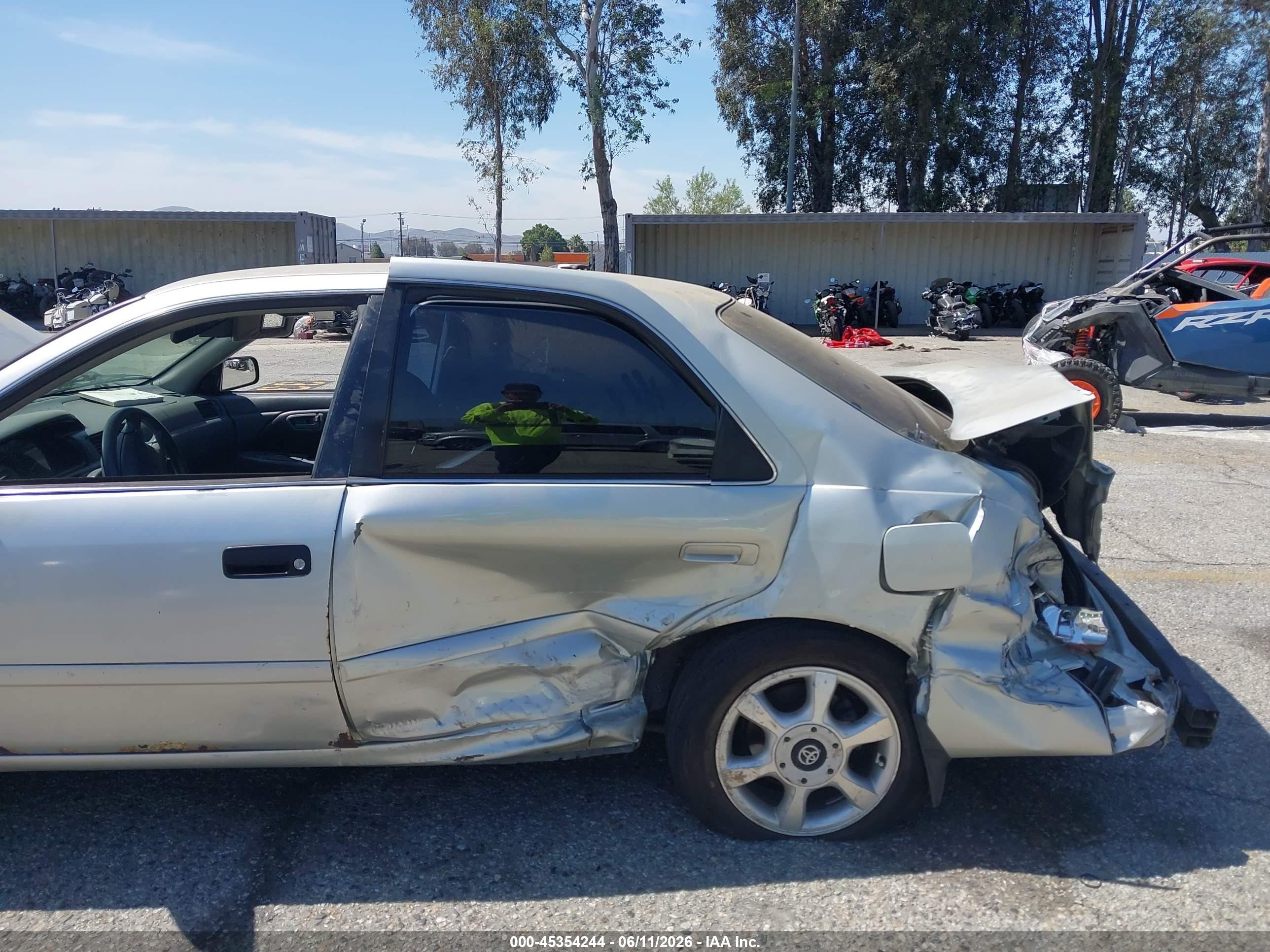 2000 Toyota Camry Le V6 Silver vin: 4T1BF22K8YU093268