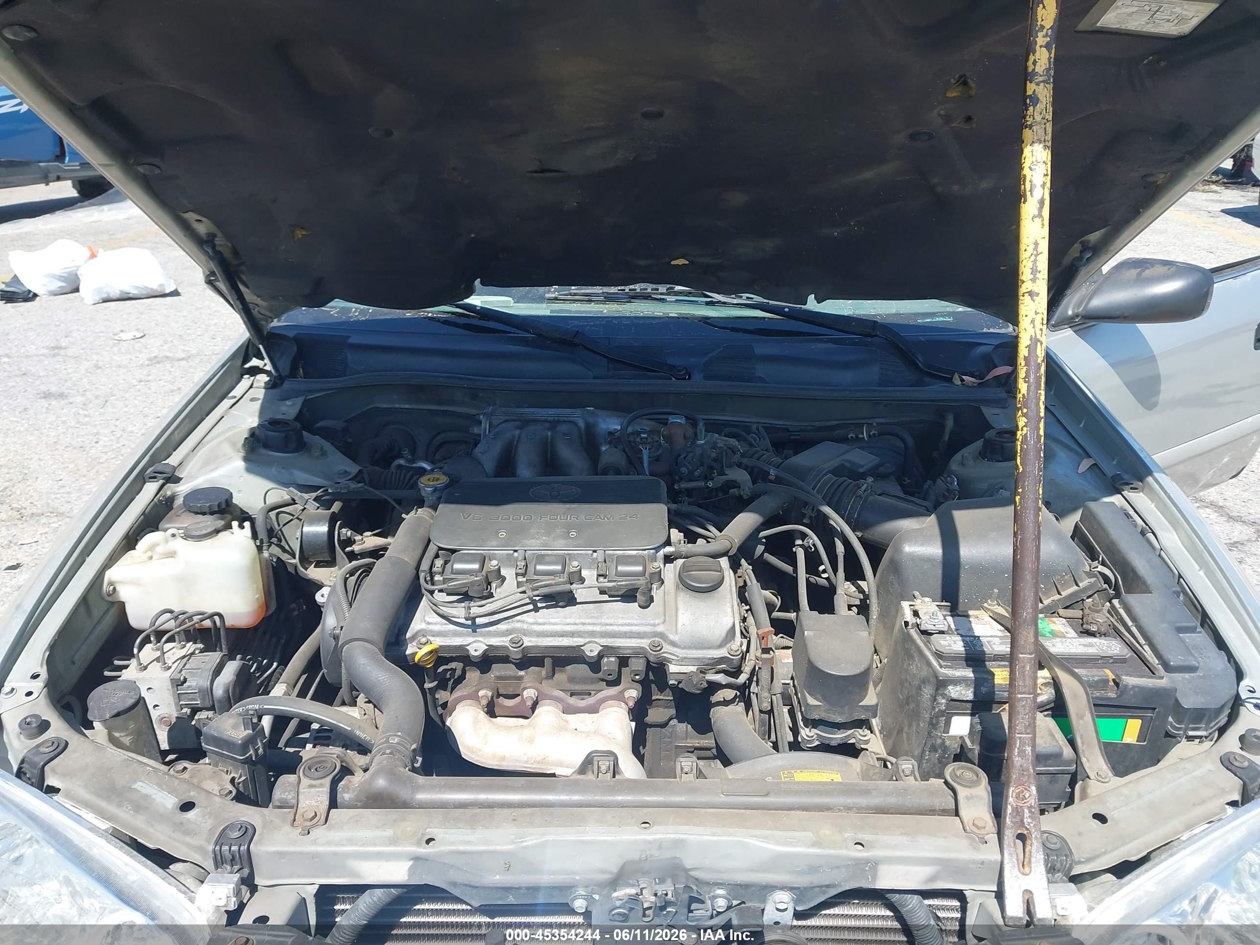 2000 Toyota Camry Le V6 Silver vin: 4T1BF22K8YU093268