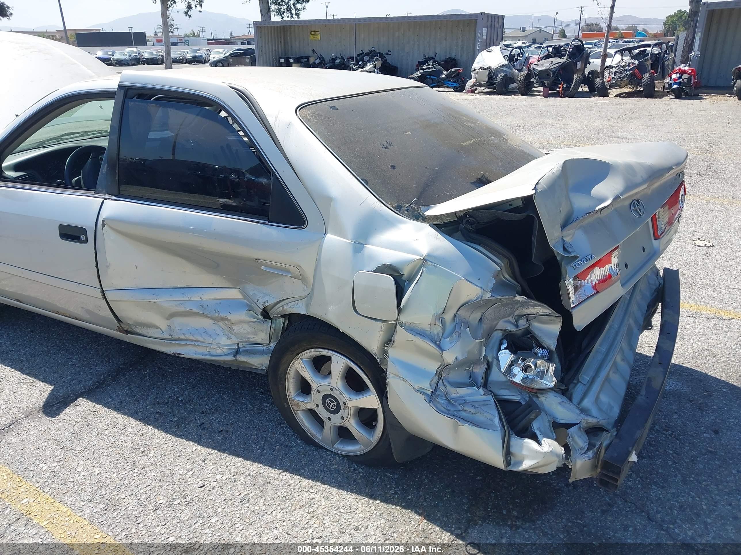 2000 Toyota Camry Le V6 Silver vin: 4T1BF22K8YU093268