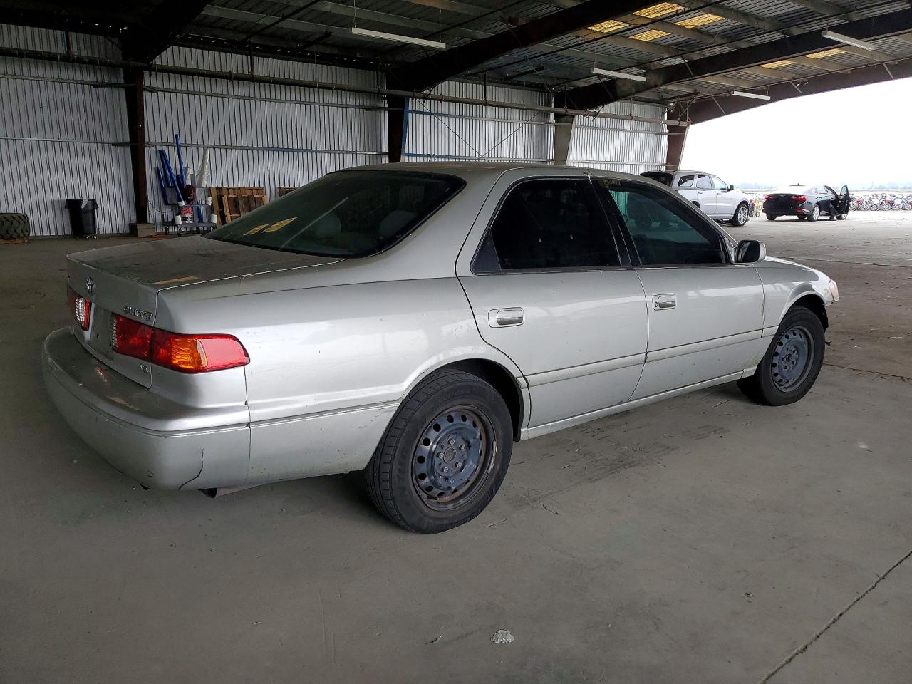 2000 Toyota Camry Le V6 Золотой vin: 4T1BF22K8YU100901