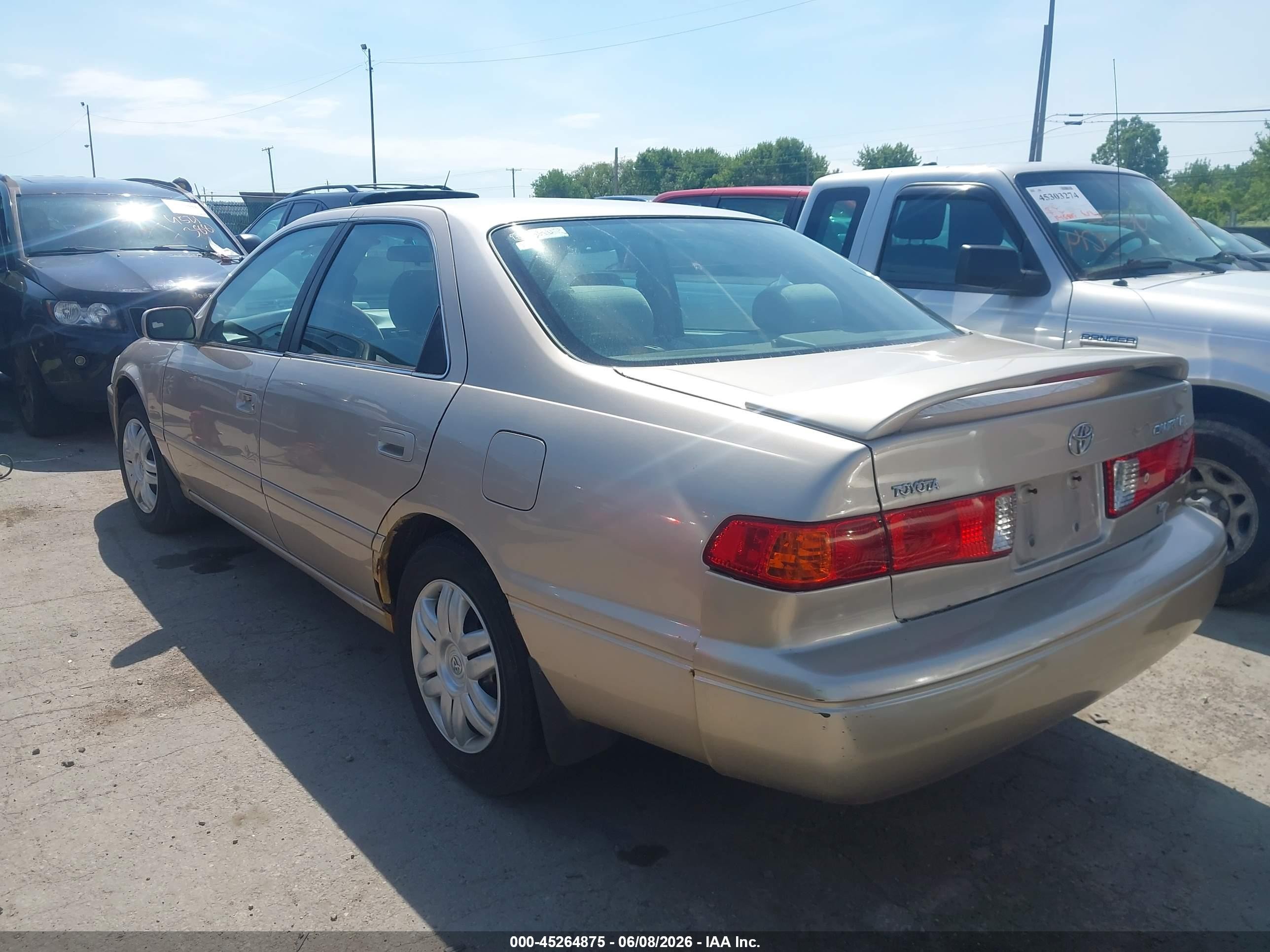 2001 Toyota Camry Le/xle Gold vin: 4T1BF22K91U119592