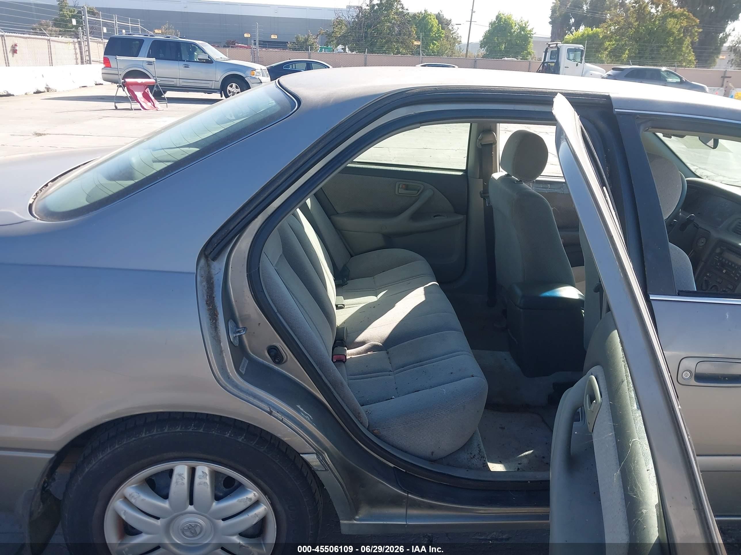 2001 Toyota Camry Le V6 Silver vin: 4T1BF22KX1U115924