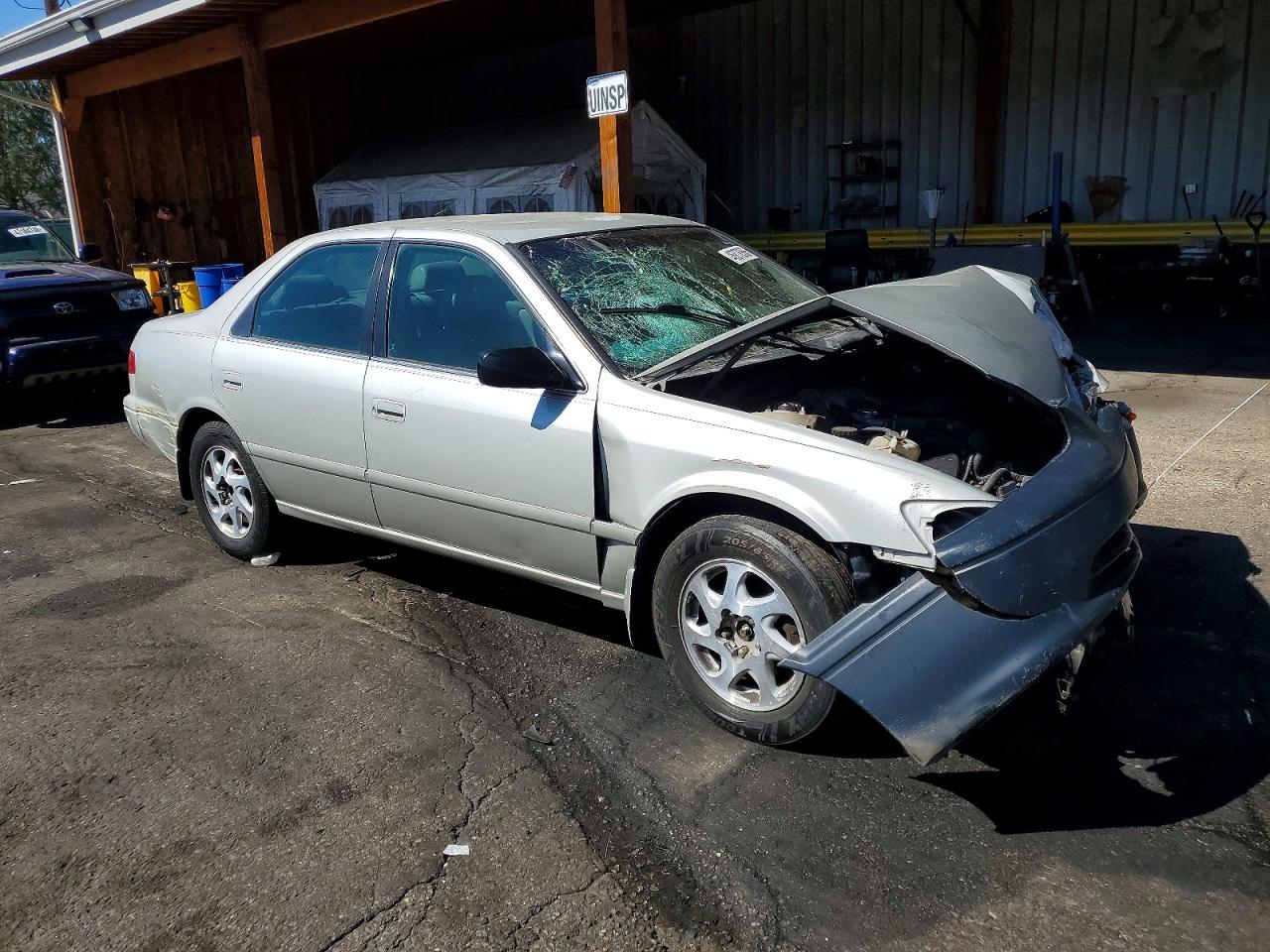 2001 Toyota Camry Le V6 Gold vin: 4T1BF22KX1U120881