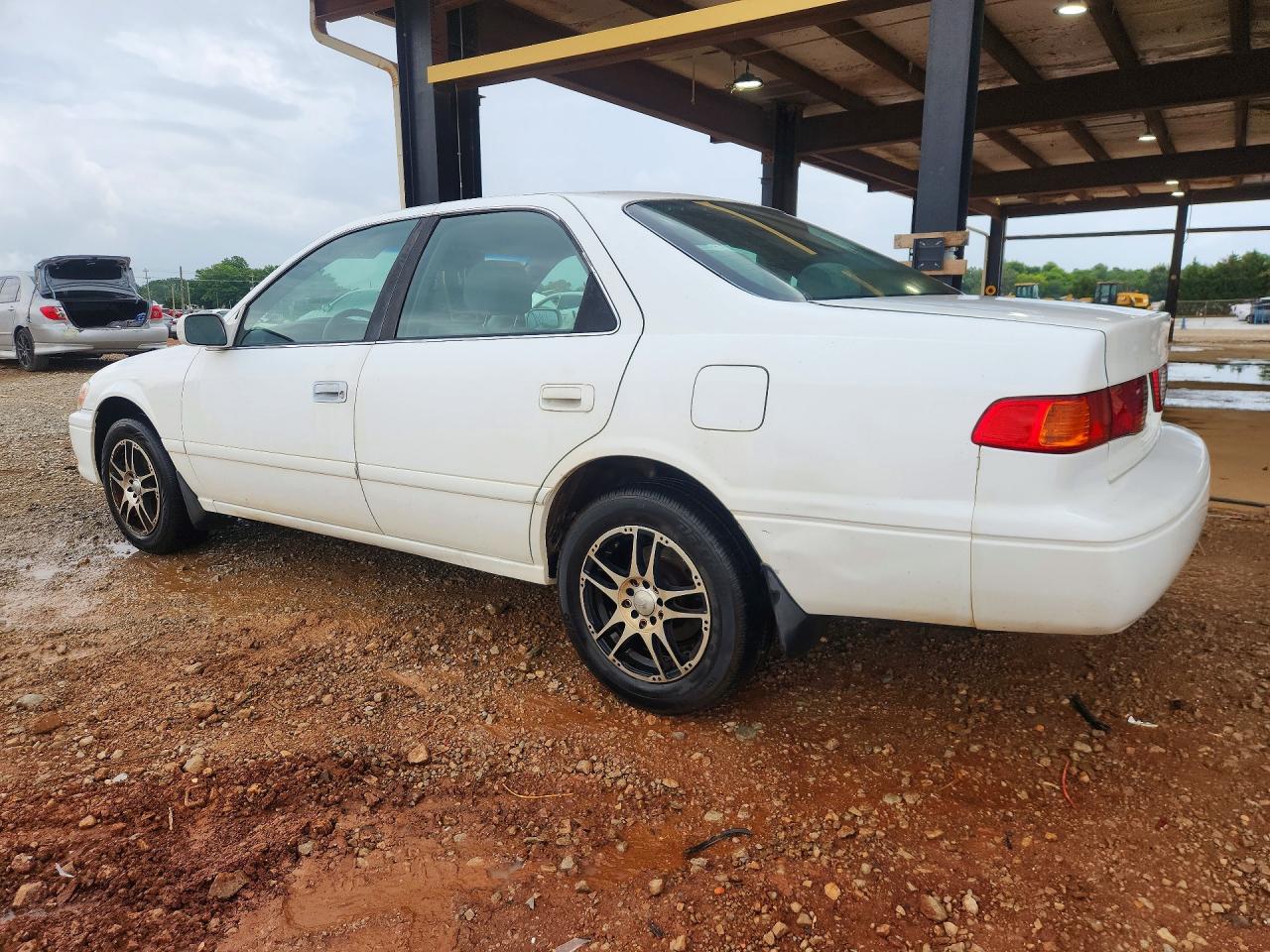 2001 Toyota Camry Le White vin: 4T1BF22KX1U959932