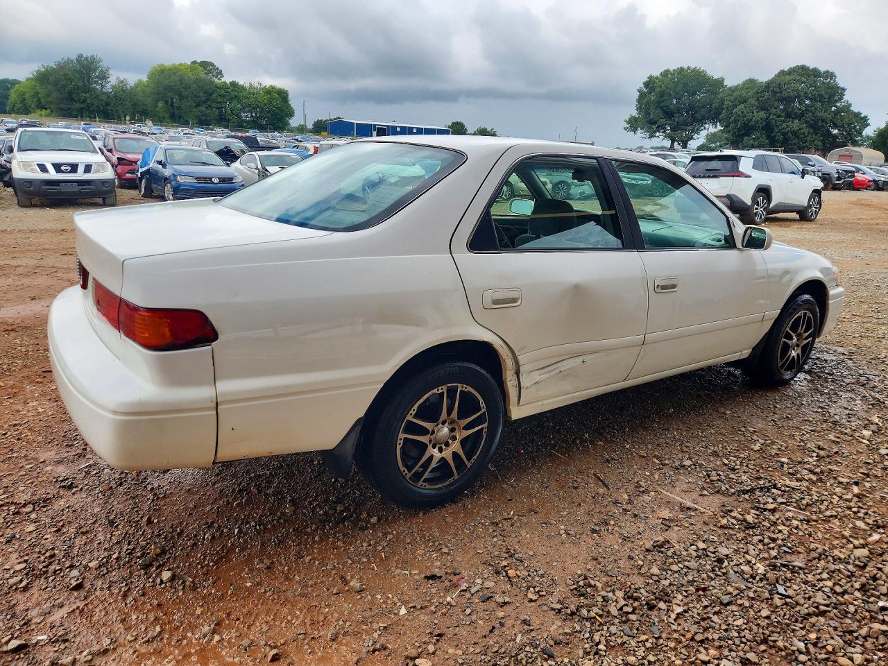 2001 Toyota Camry Le White vin: 4T1BF22KX1U959932