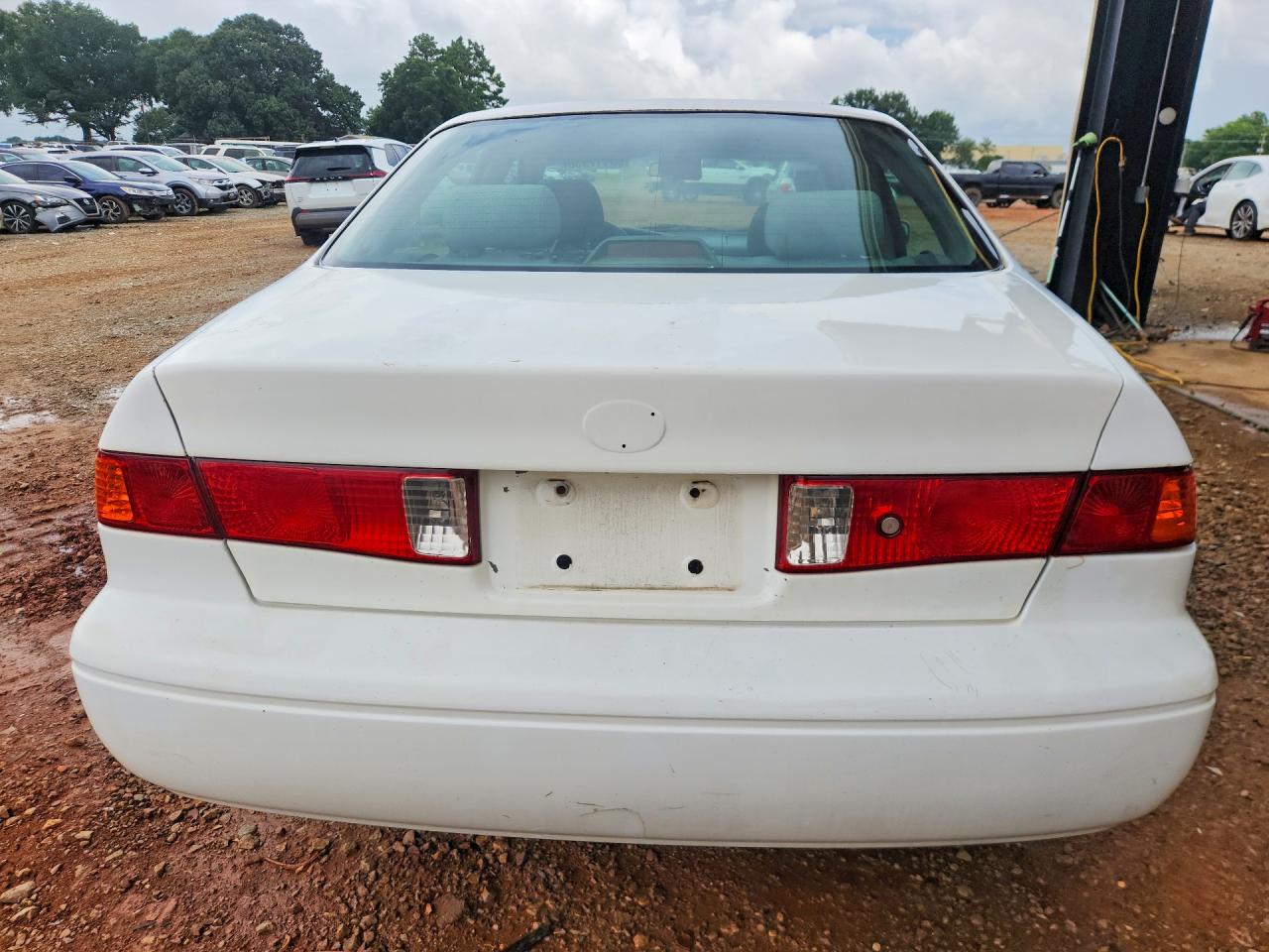 2001 Toyota Camry Le White vin: 4T1BF22KX1U959932