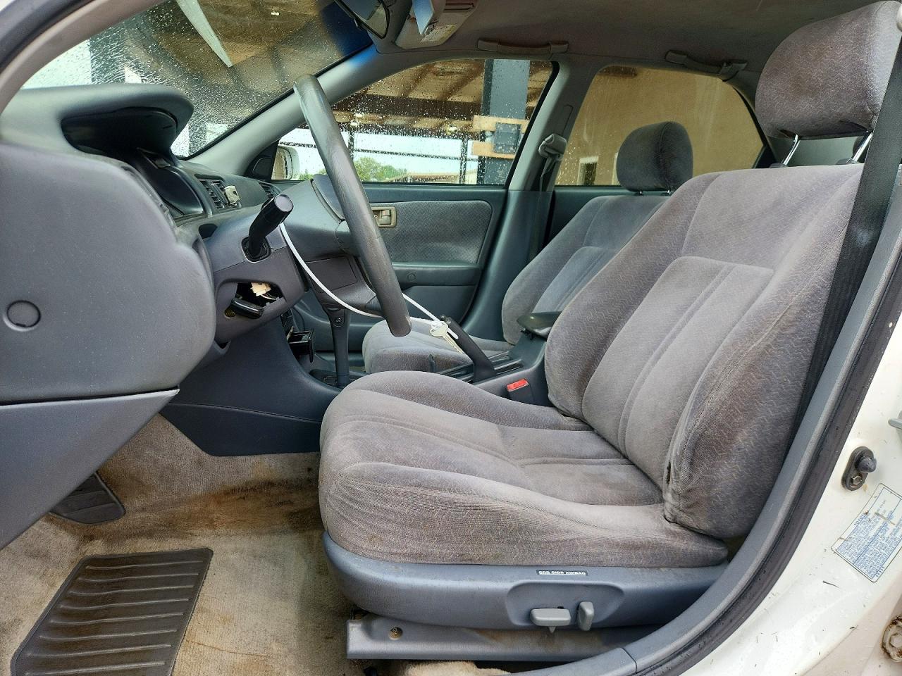 2001 Toyota Camry Le White vin: 4T1BF22KX1U959932