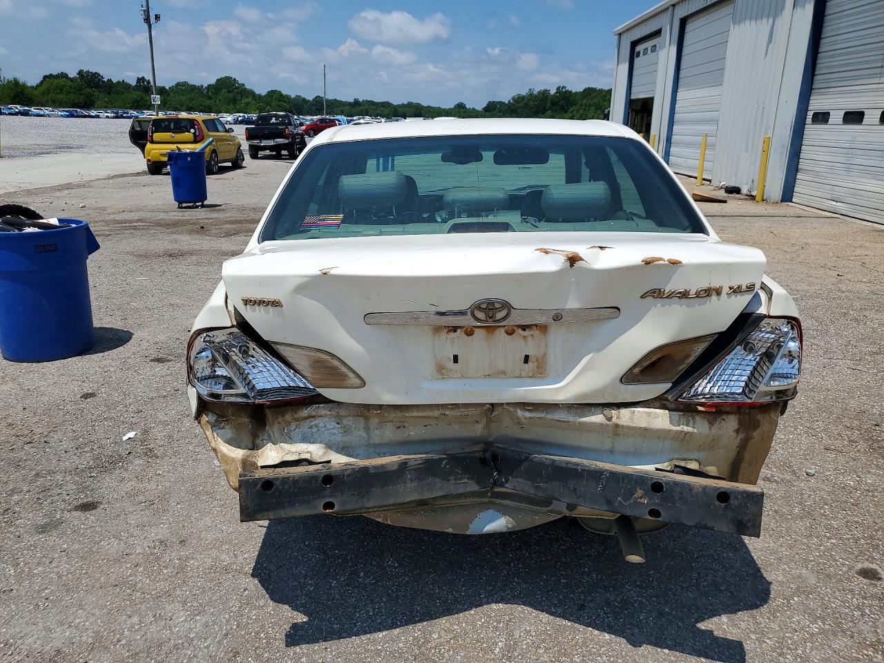 2002 Toyota Alavon White vin: 4T1BF28B02U203549