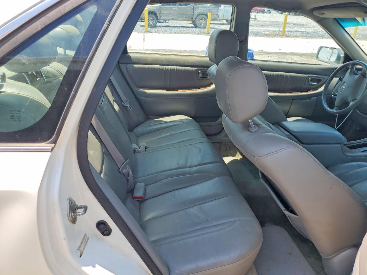 2002 Toyota Alavon White vin: 4T1BF28B02U203549