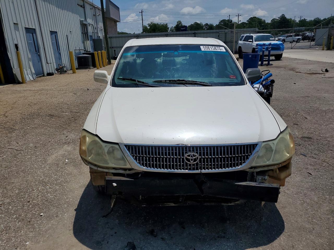 2002 Toyota Alavon White vin: 4T1BF28B02U203549