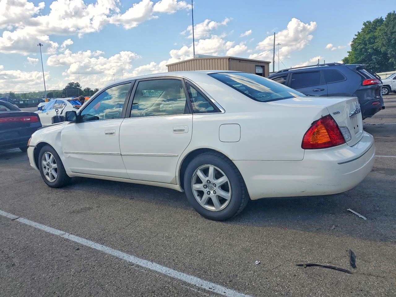 2000 Toyota Avalon Xls White vin: 4T1BF28B0YU060112