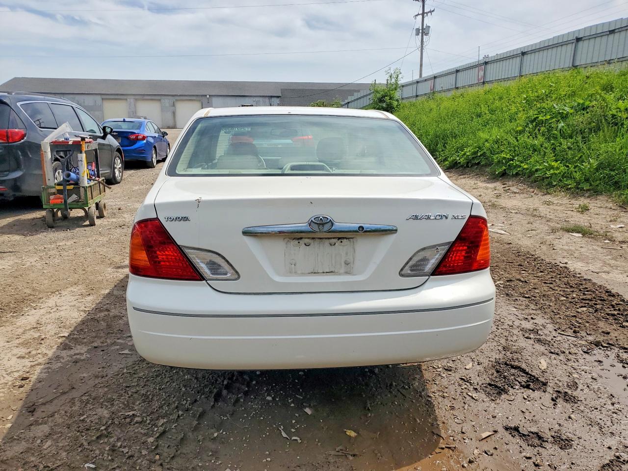 2001 Toyota Avalon Xls White vin: 4T1BF28B21U160671