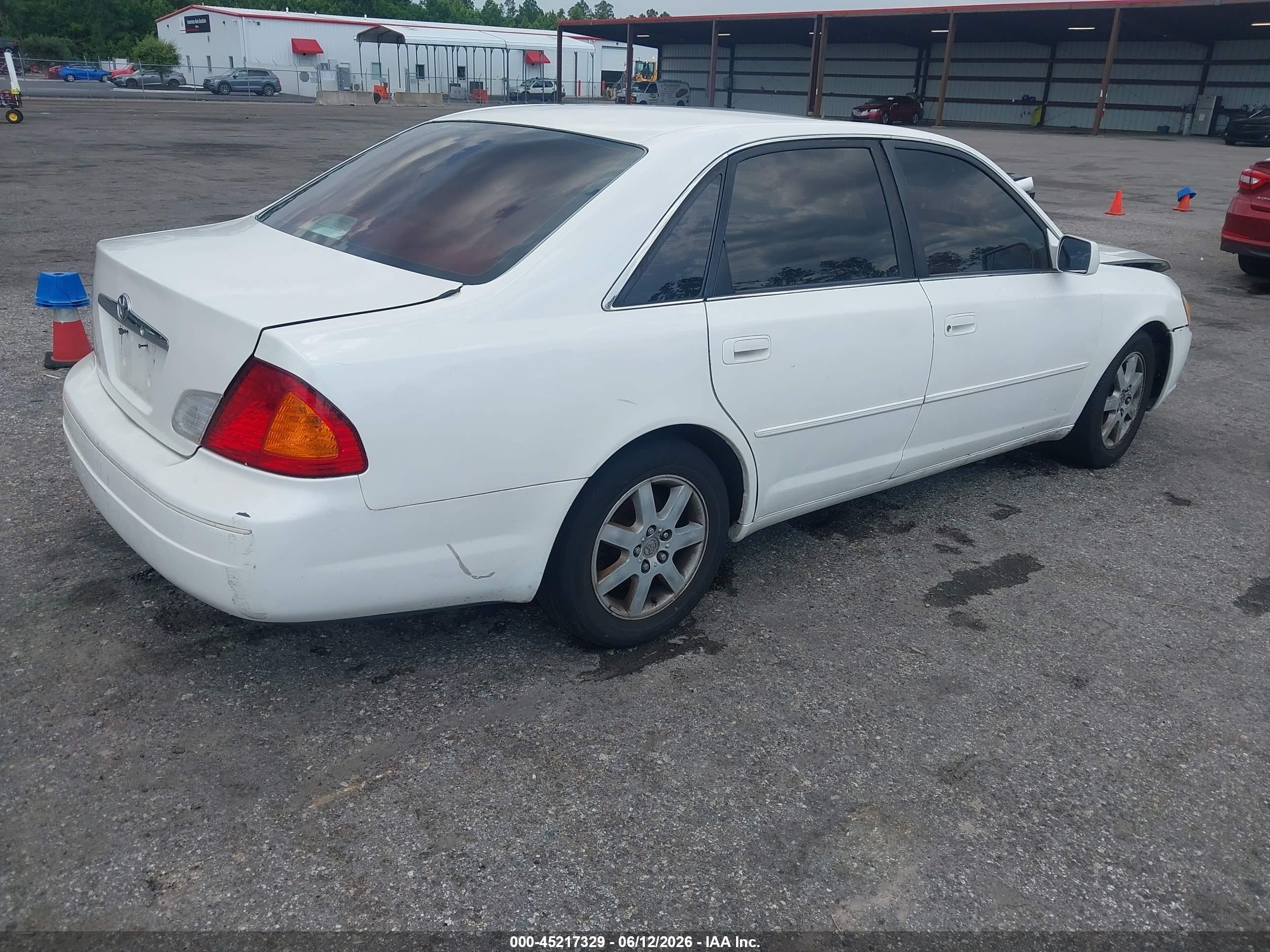 2000 Toyota Avalon Xls White vin: 4T1BF28B2YU045885