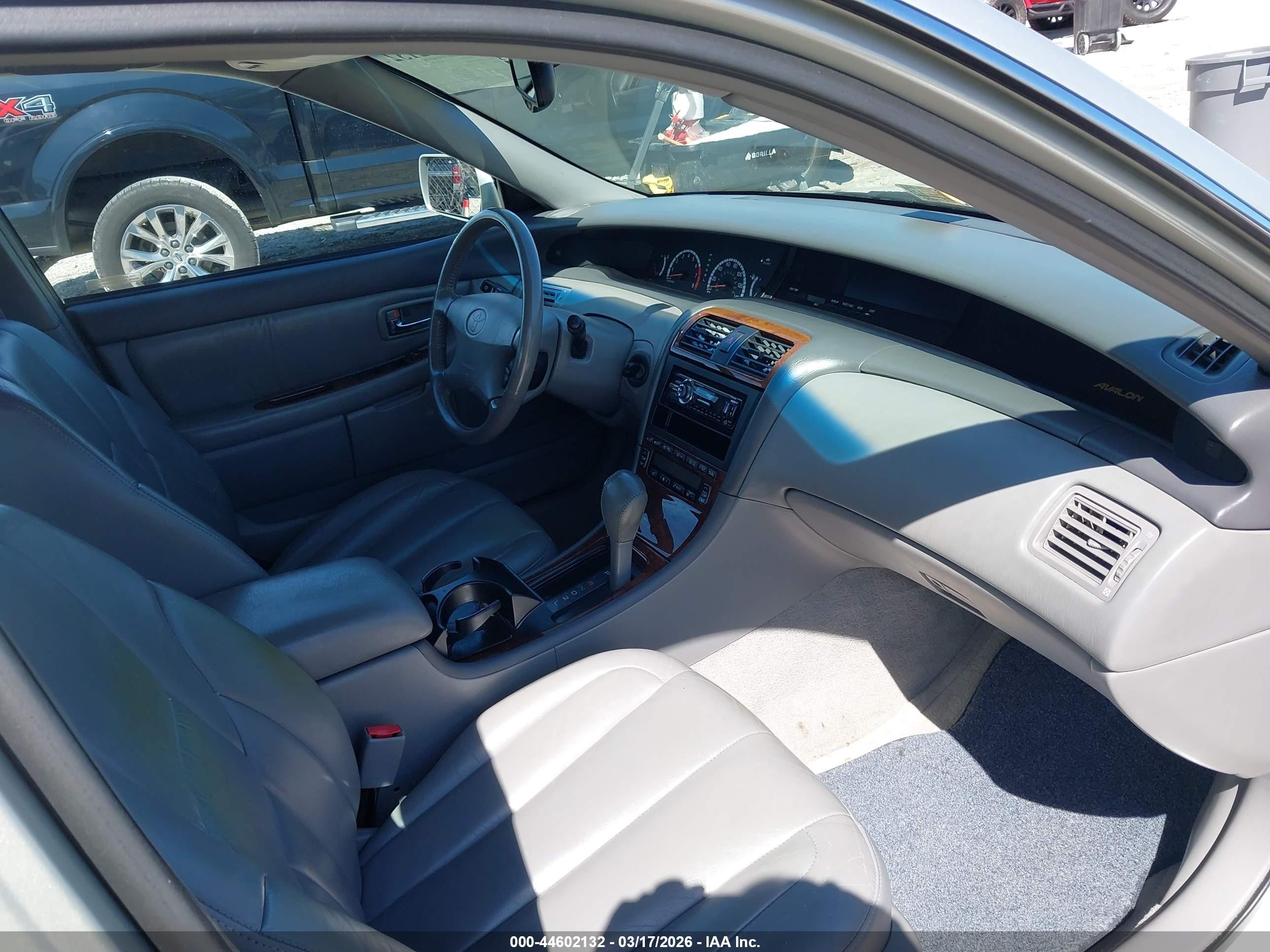 2000 Toyota Avalon Xls Silver vin: 4T1BF28B2YU051847