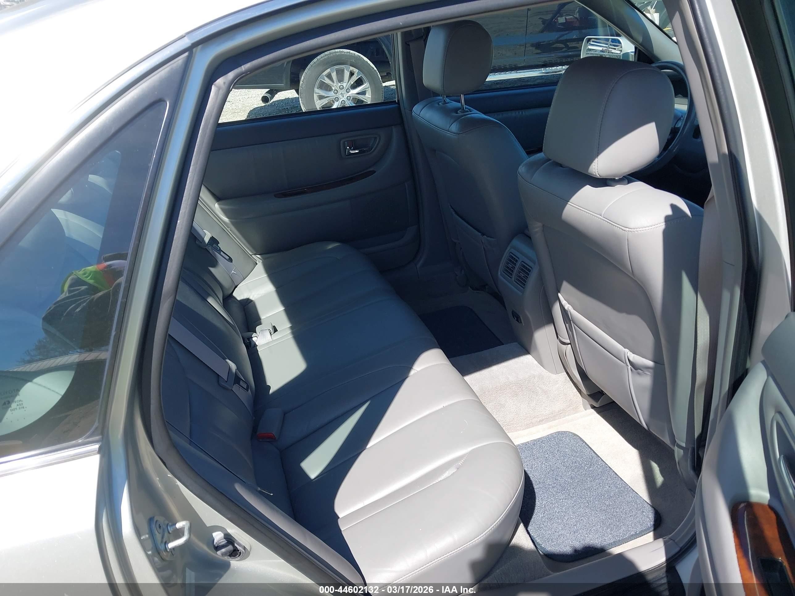 2000 Toyota Avalon Xls Silver vin: 4T1BF28B2YU051847