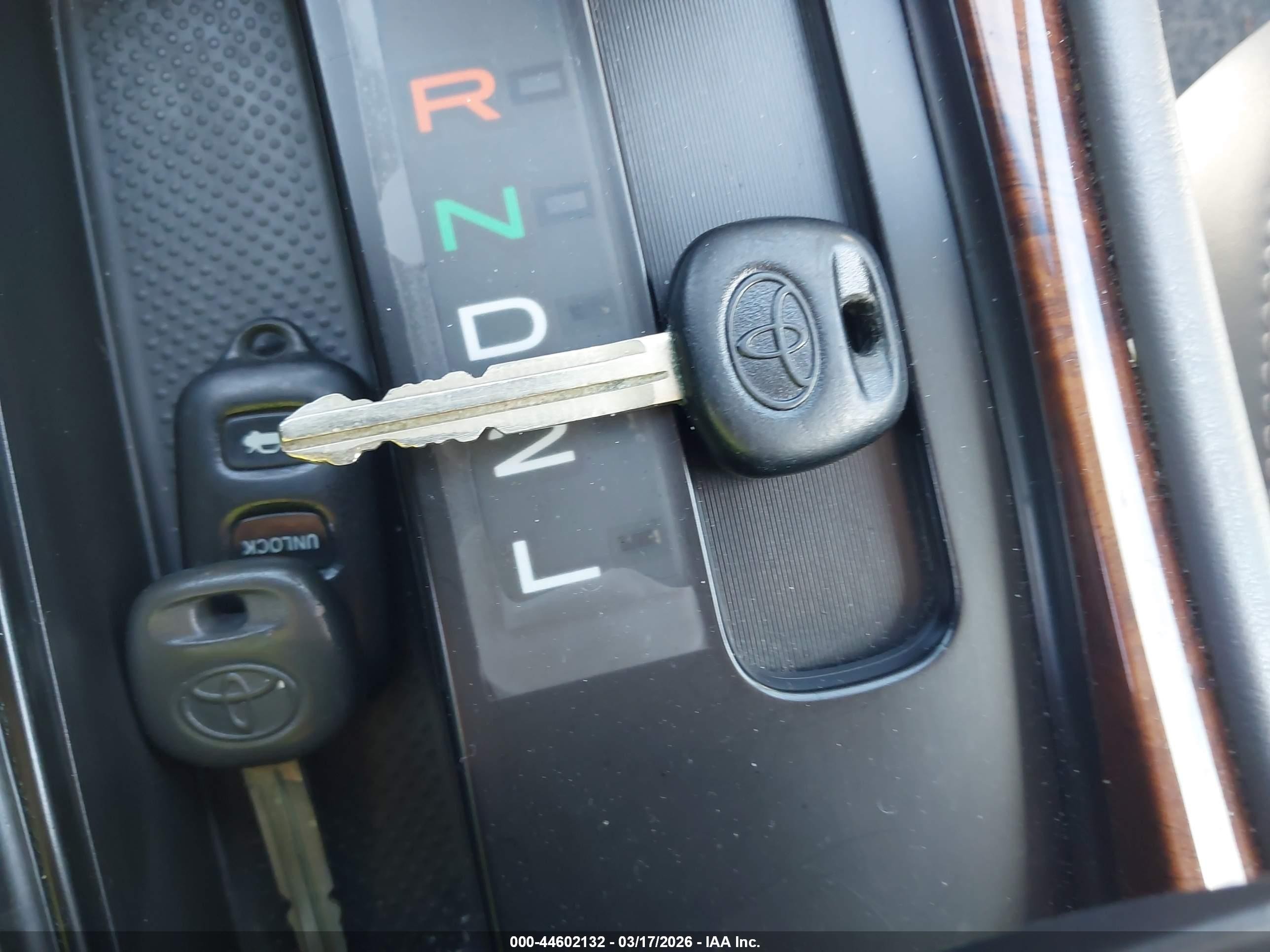 2000 Toyota Avalon Xls Silver vin: 4T1BF28B2YU051847
