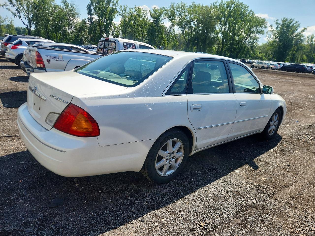 2001 Toyota Avalon Xls White vin: 4T1BF28B51U171308