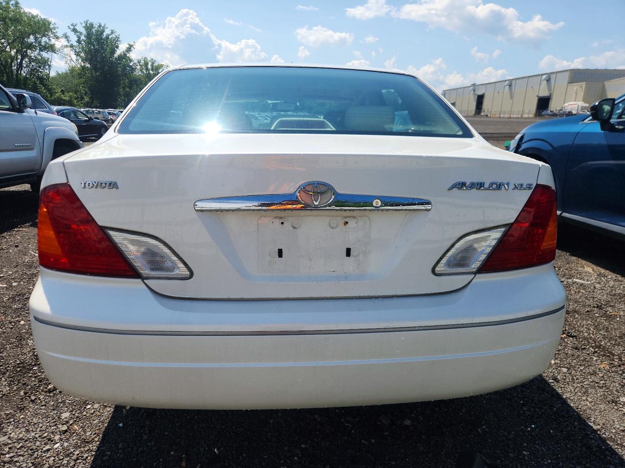2001 Toyota Avalon Xls White vin: 4T1BF28B51U171308