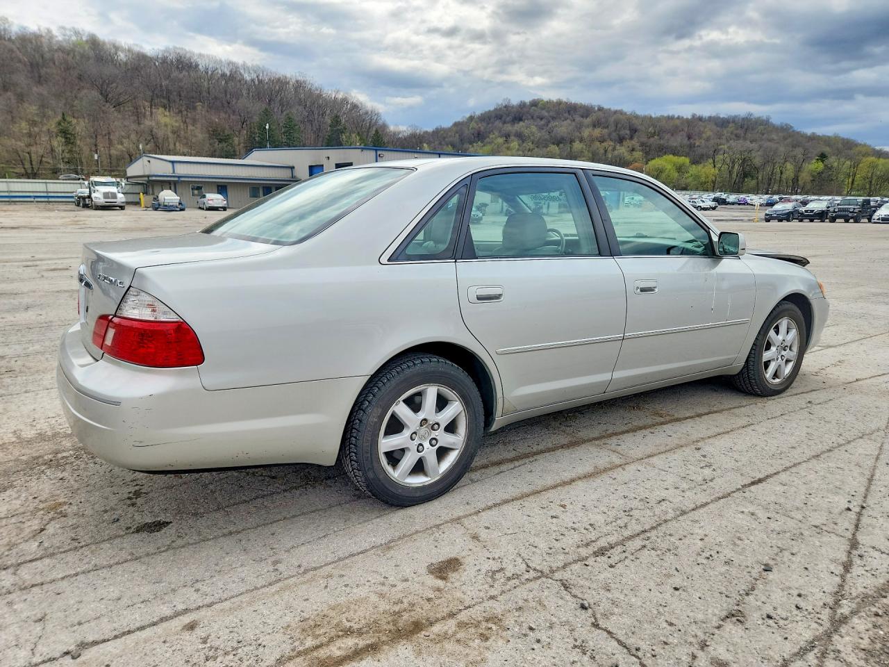 2004 Toyota Avalon Xl Серебряный vin: 4T1BF28B54U354437