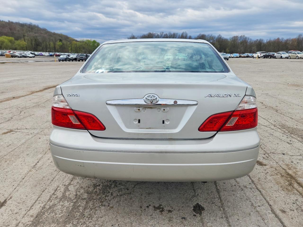 2004 Toyota Avalon Xl Серебряный vin: 4T1BF28B54U354437