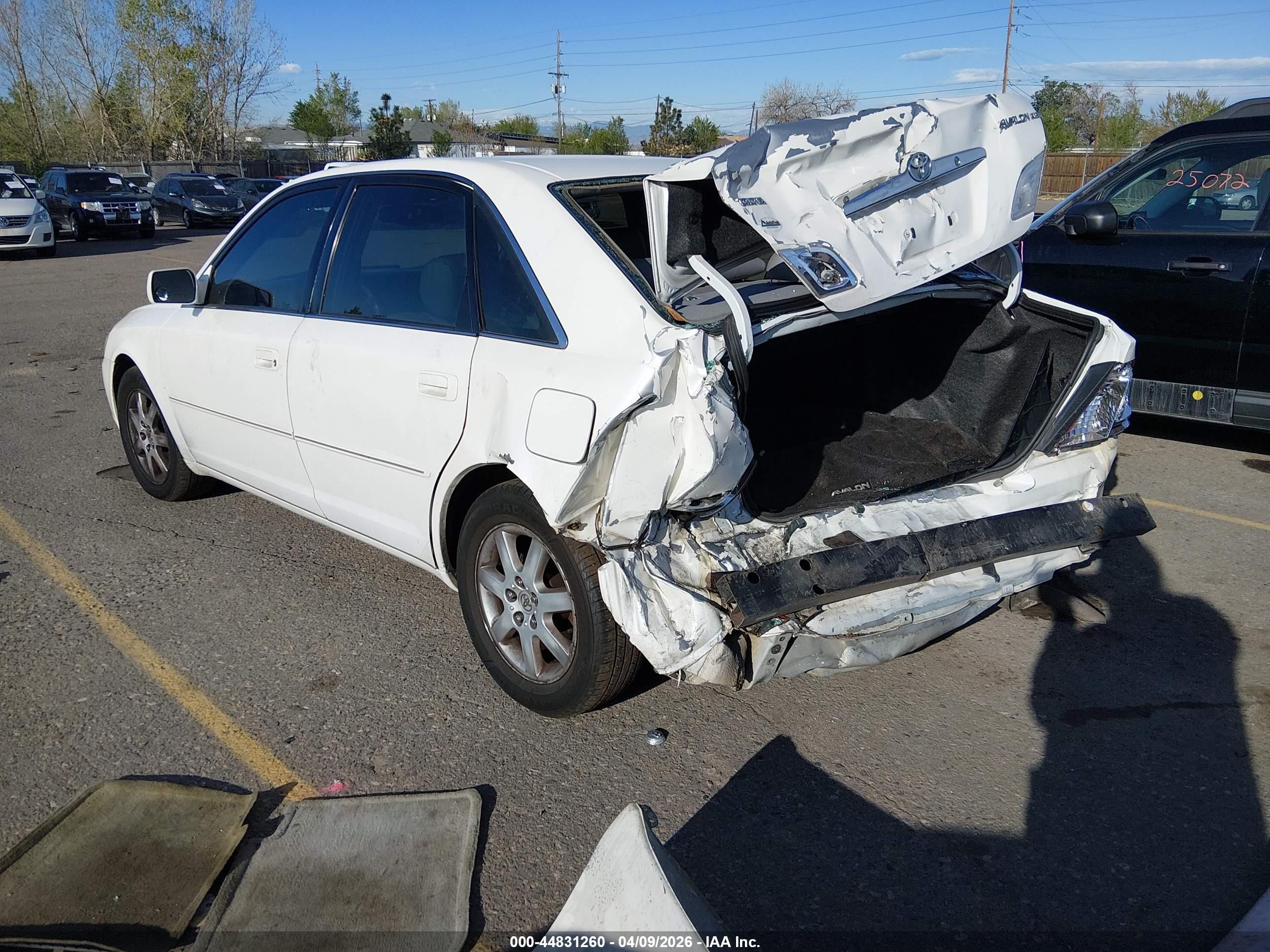 2001 Toyota Avalon Xls White vin: 4T1BF28B71U135104